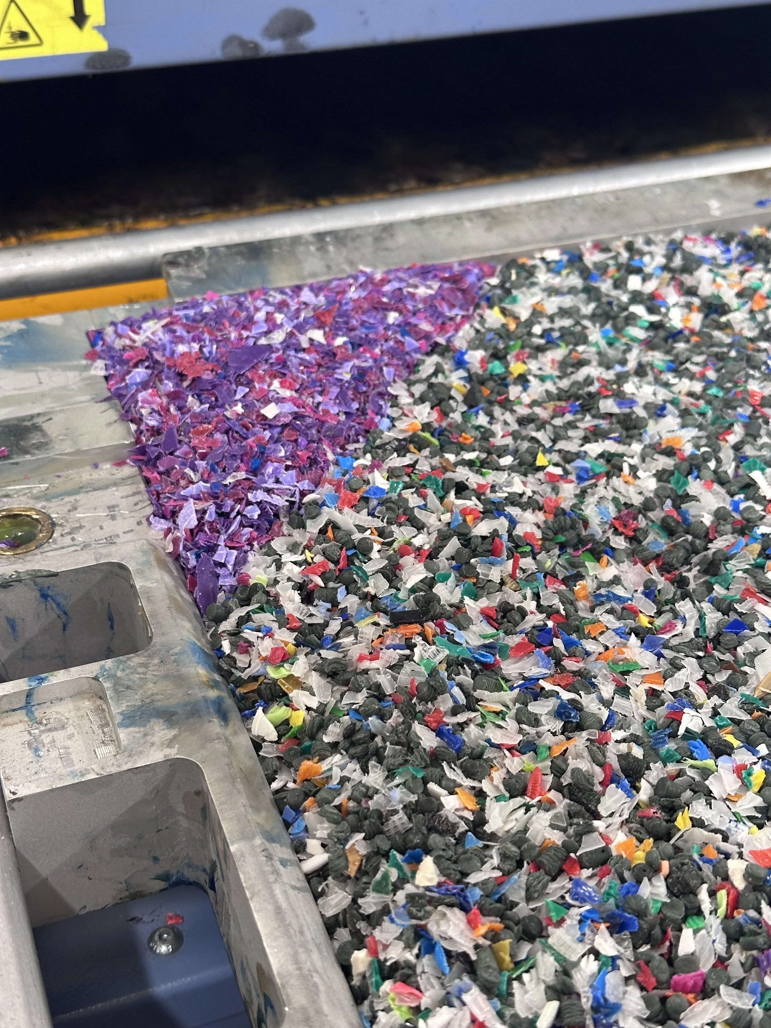 The granulated plastic in the mould cassette with a purple corner