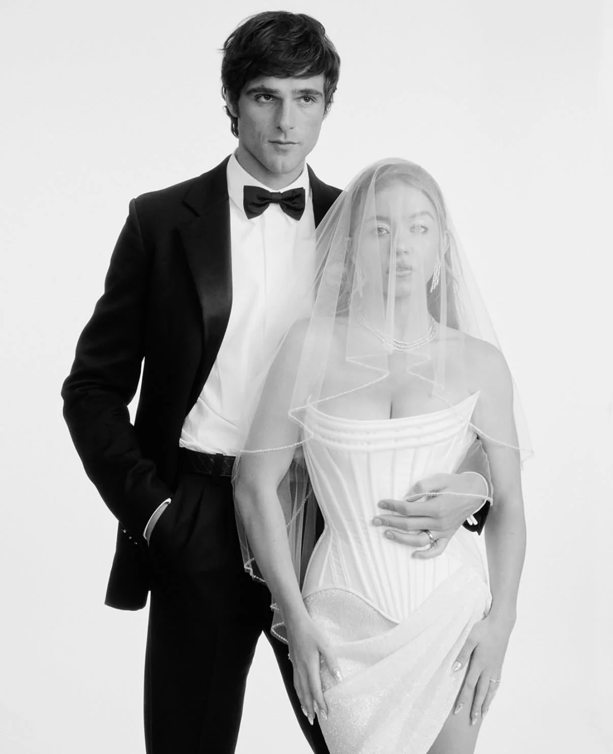 As a filmmaker, I&rsquo;m already asking the question:

Will @euphoria Cassie &amp; Nate&rsquo;s wedding shape real bridal trends? 

The embellished veil, the crystal detail on the gown, the classic roses in hand. 

The chaos though? We can leave tha