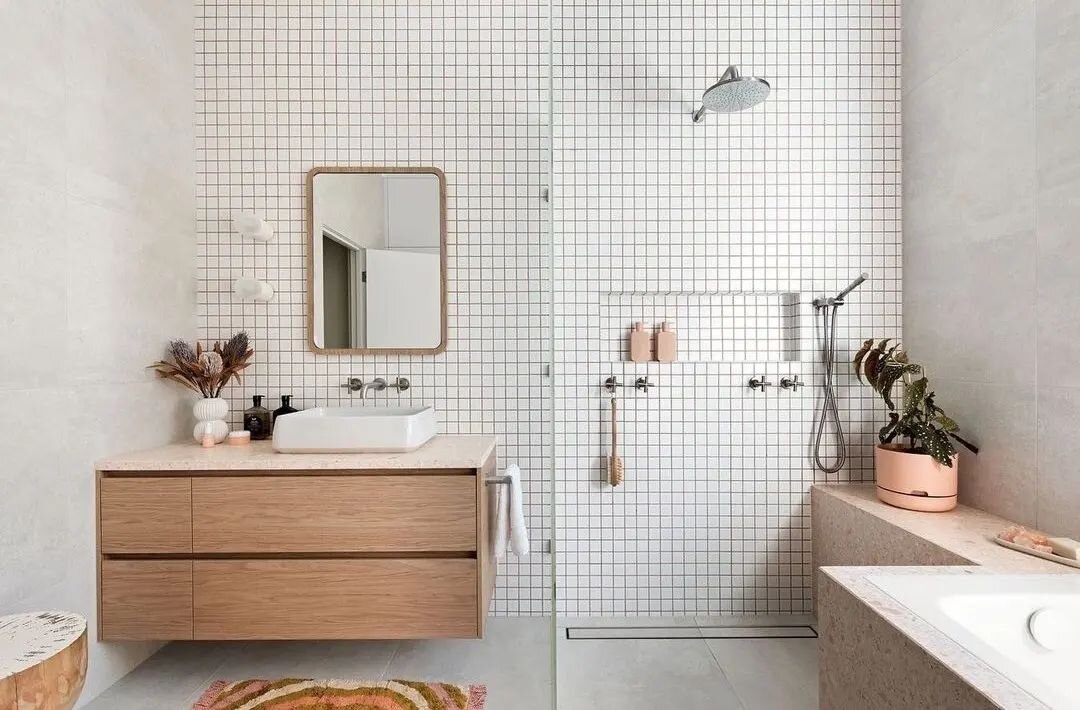 Crushing on this cute design by @mjharrisgroup 😍Over the weekend I had a great conversation with a friend about bathroom features

Would you consider the following? 
✅️ separate hand-held shower to wash yourself 
✅️ bench seating for young children 