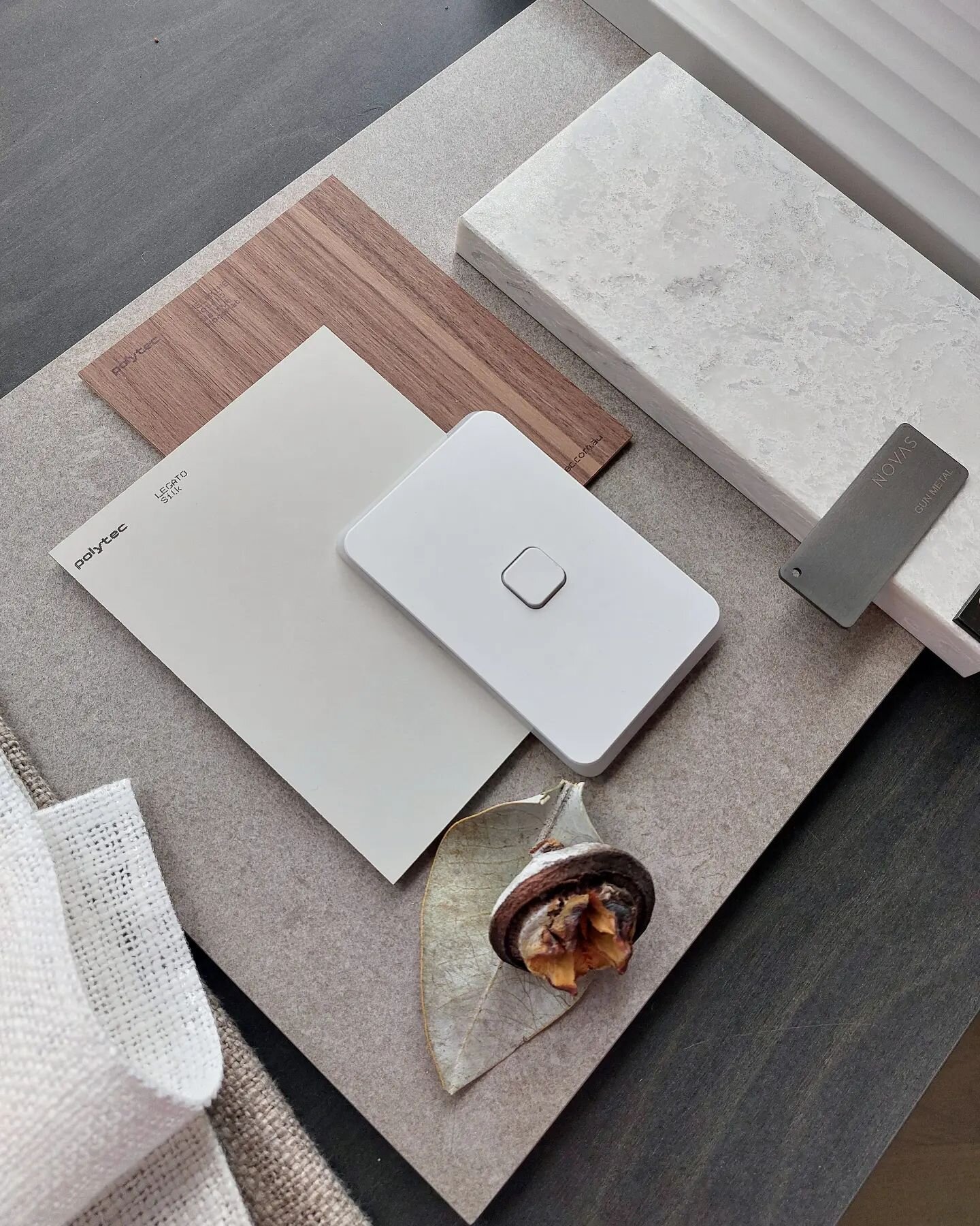 3 Things to Consider when picking Colours and Finishes for your home 🤓

1️⃣ If you plan on selling your home in the future, choose a neutral palette like the one above. It's easier to sell and you can easily add colour to the decor while you're livi