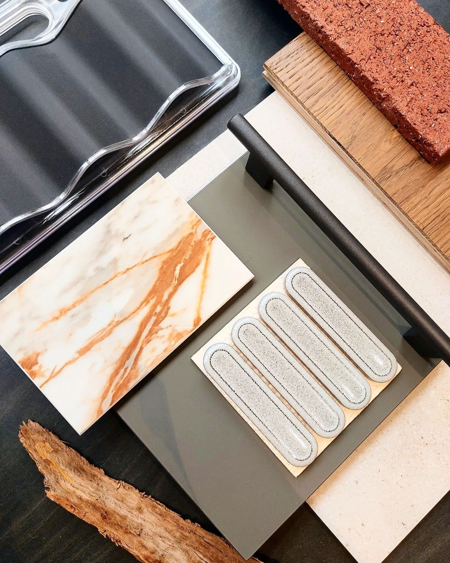 Something a bit different to spice up your Friday 😉 Loving these colours and creating something modern and sleek with a touch of warmth.

I hope you all have a lovely weekend! 😊

#interiordesigners #interiordesign #diyrenovation #perthgirlboss #per