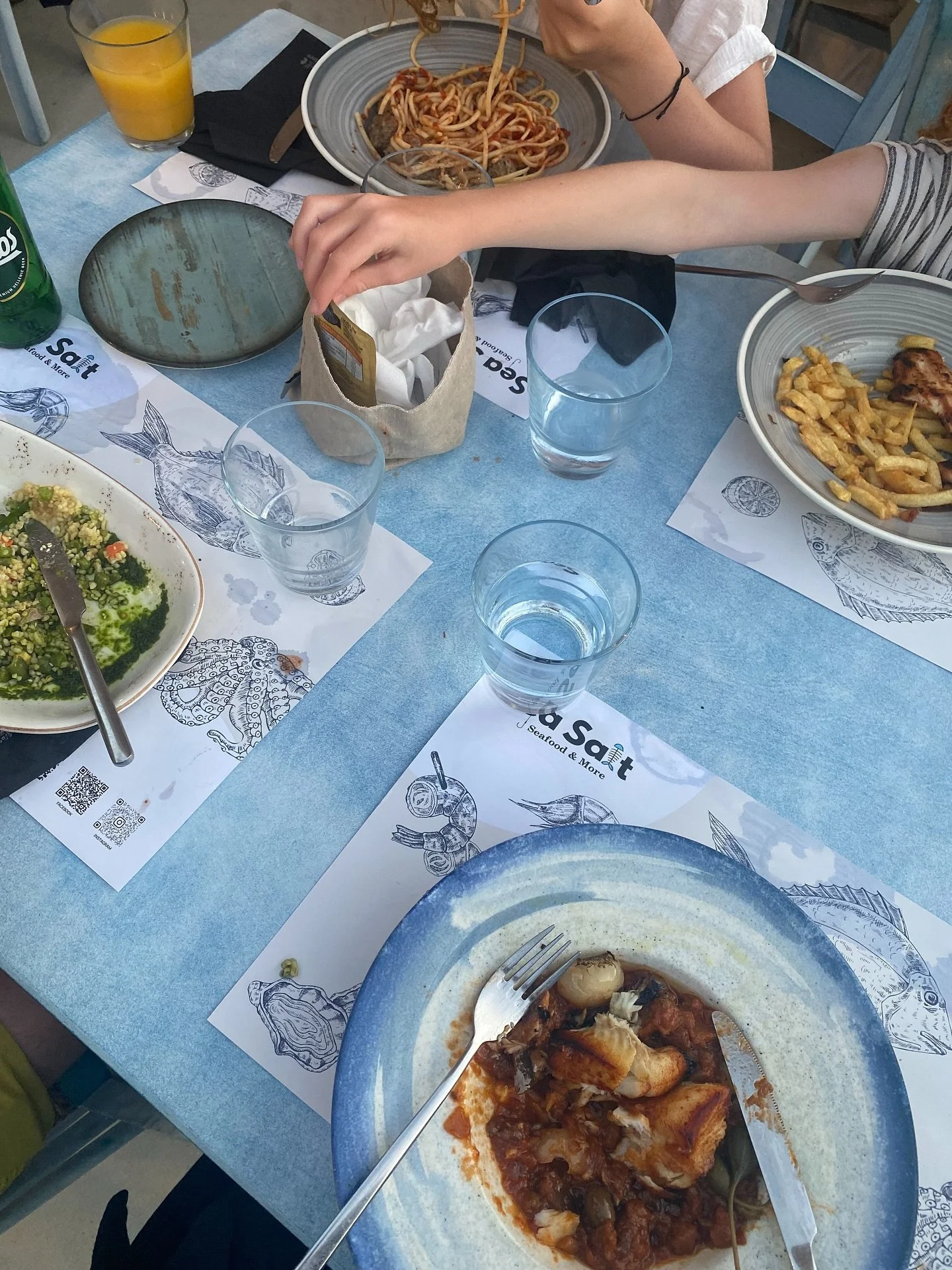 Summer + switching off + recharging 

When I landed my first proper fashion job in the early 2000&rsquo;s it was normal to fully log off for holidays. 

Nobody expected us to be reachable, or plugged in on holiday. We had brick phones. 

20+ years la