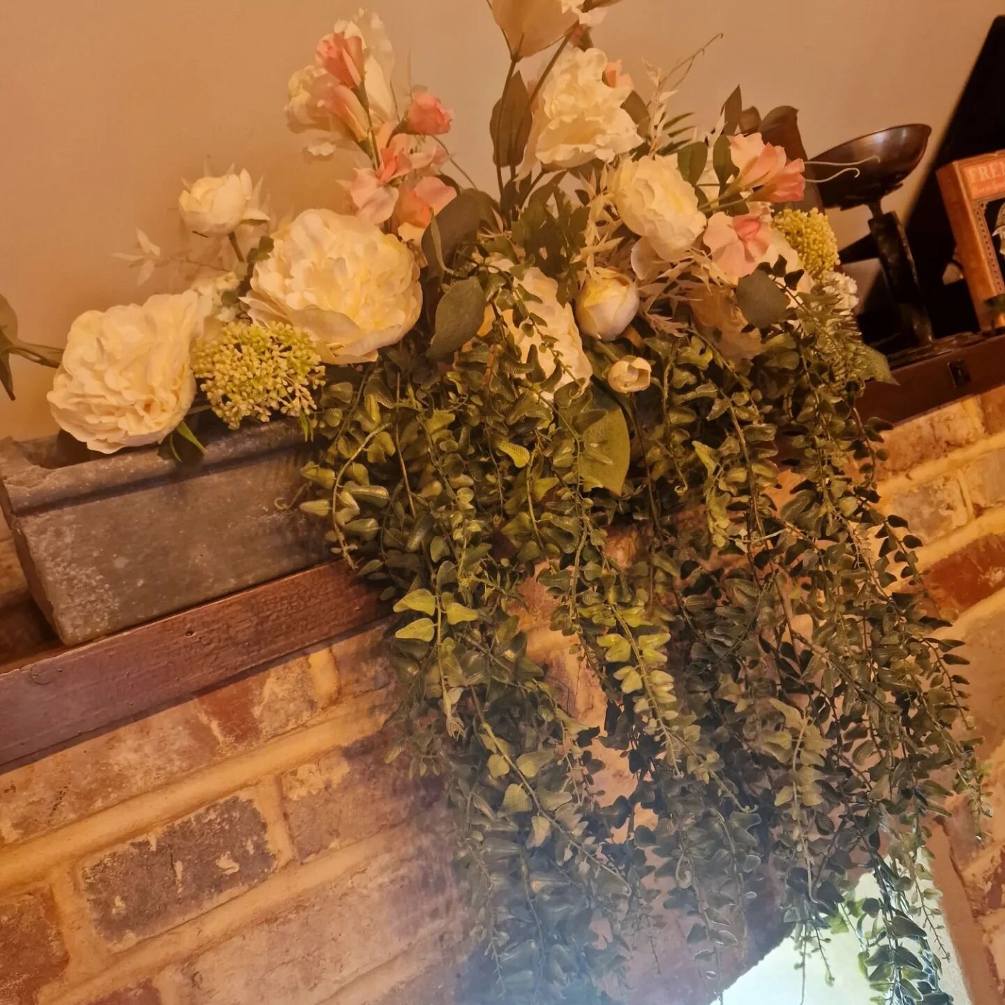 Decoration is well underway in 'The Nest' all thanks to @twistedtwigflorist

So here's a little sneak peak!

It's going to take a few weeks, but its going to be stunning when it's finished. 

Perfect area for you to host your baby showers, afternoon 
