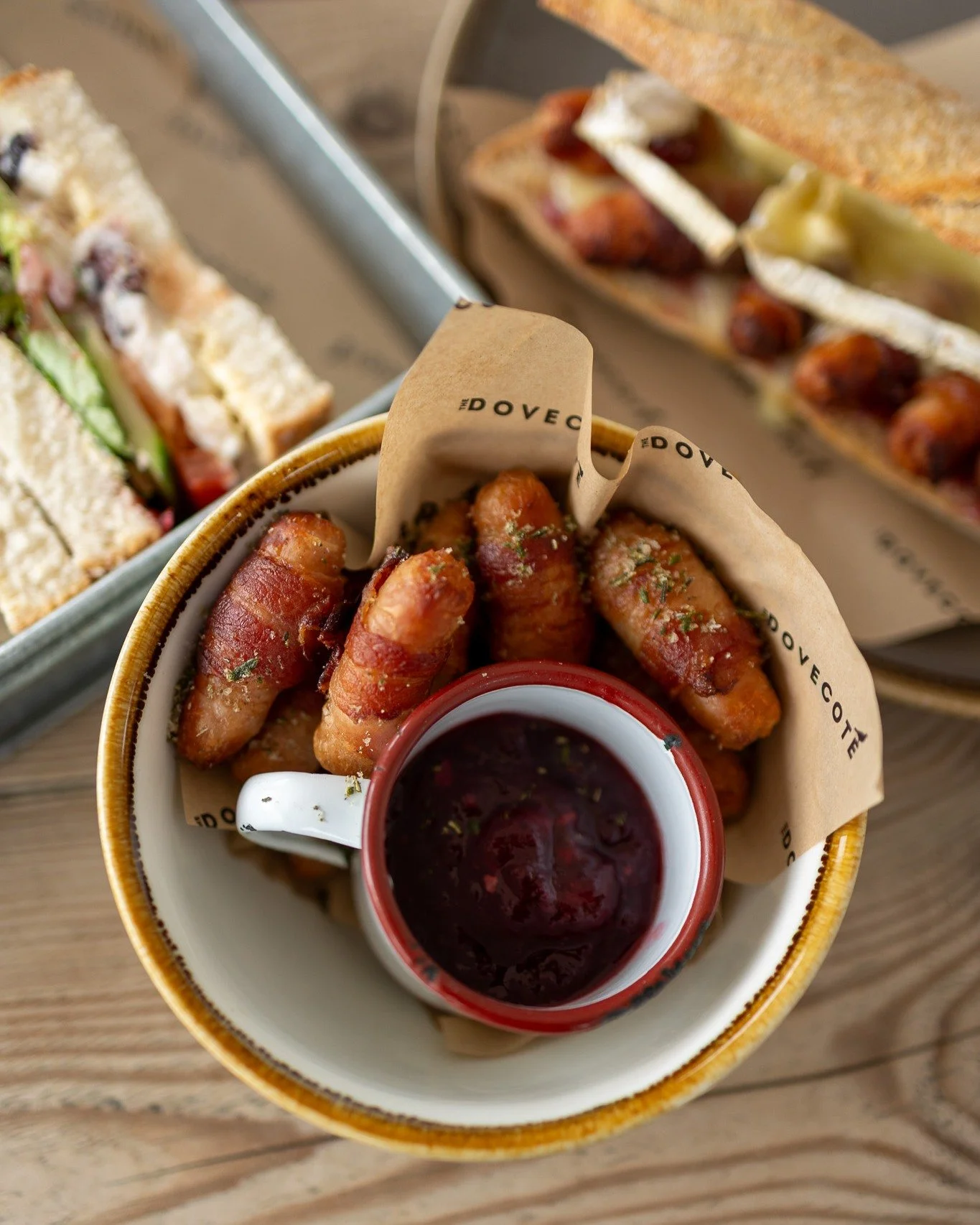 Feeling a little festive this Sunday morning? Why not grab a bite from our Christmas Menu! I think we have your Pigs In Blankets option secured at least! 

Open til 3pm for food, 4pm for drinks and cake! 

See you shortly!