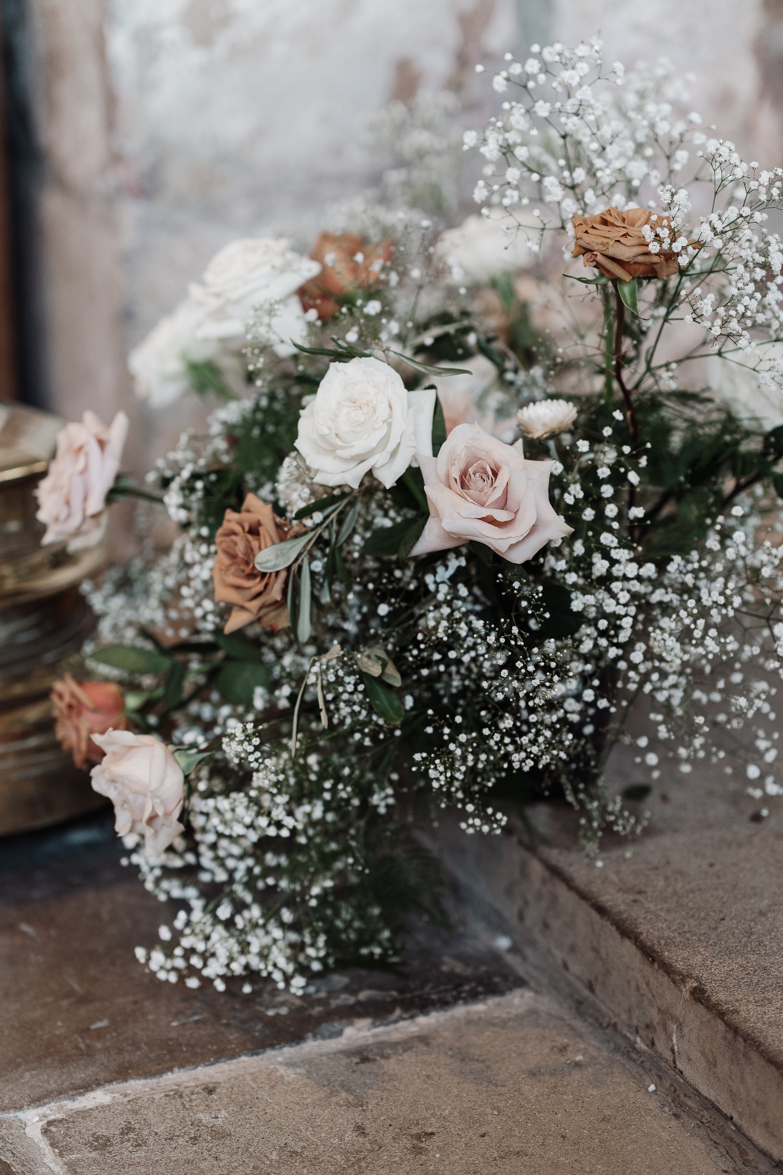 Toffee, pink and white roses in fluffy gypsophillia
