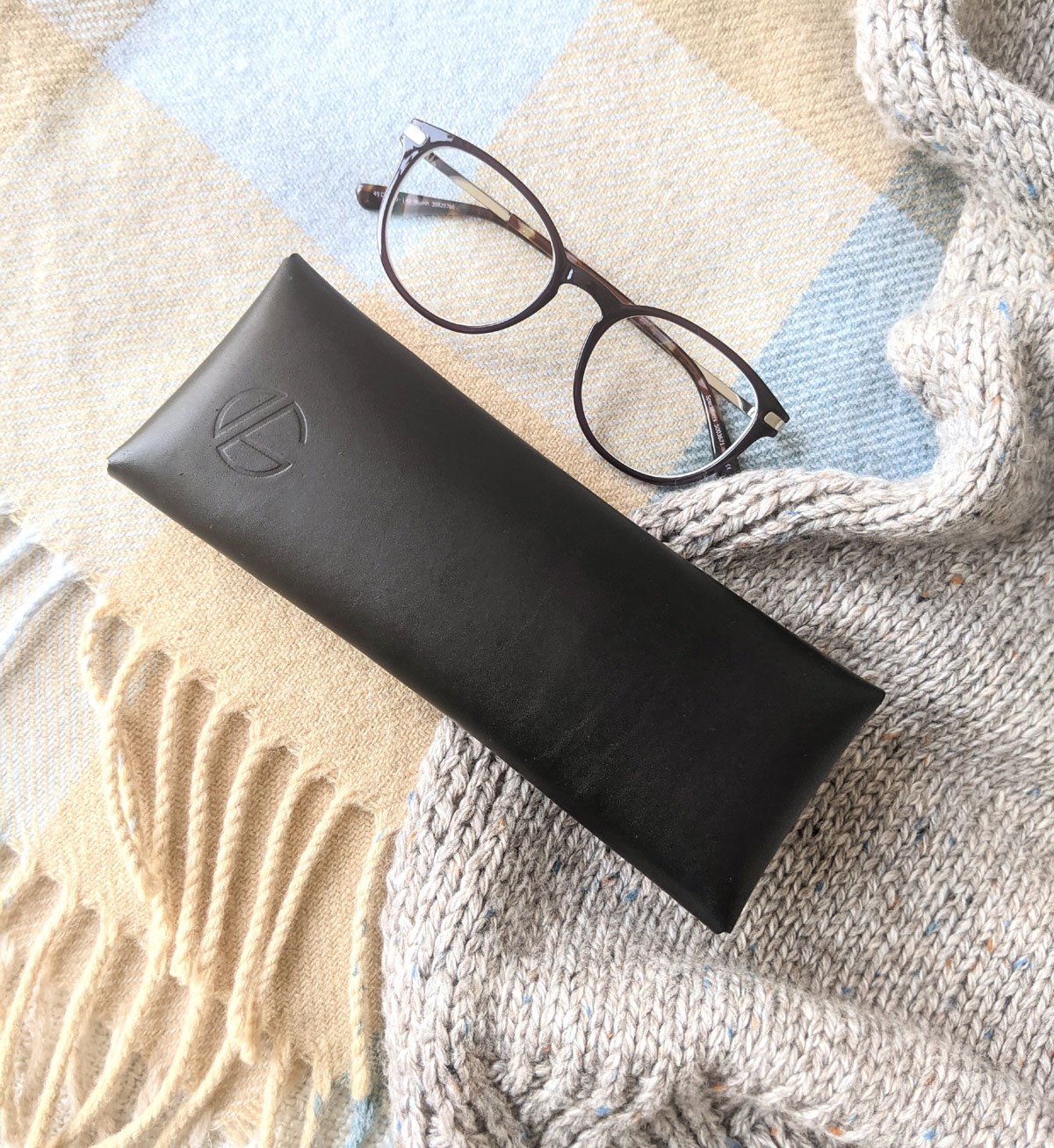 black-leather-glasses-case-with- double-buttons back.jpg