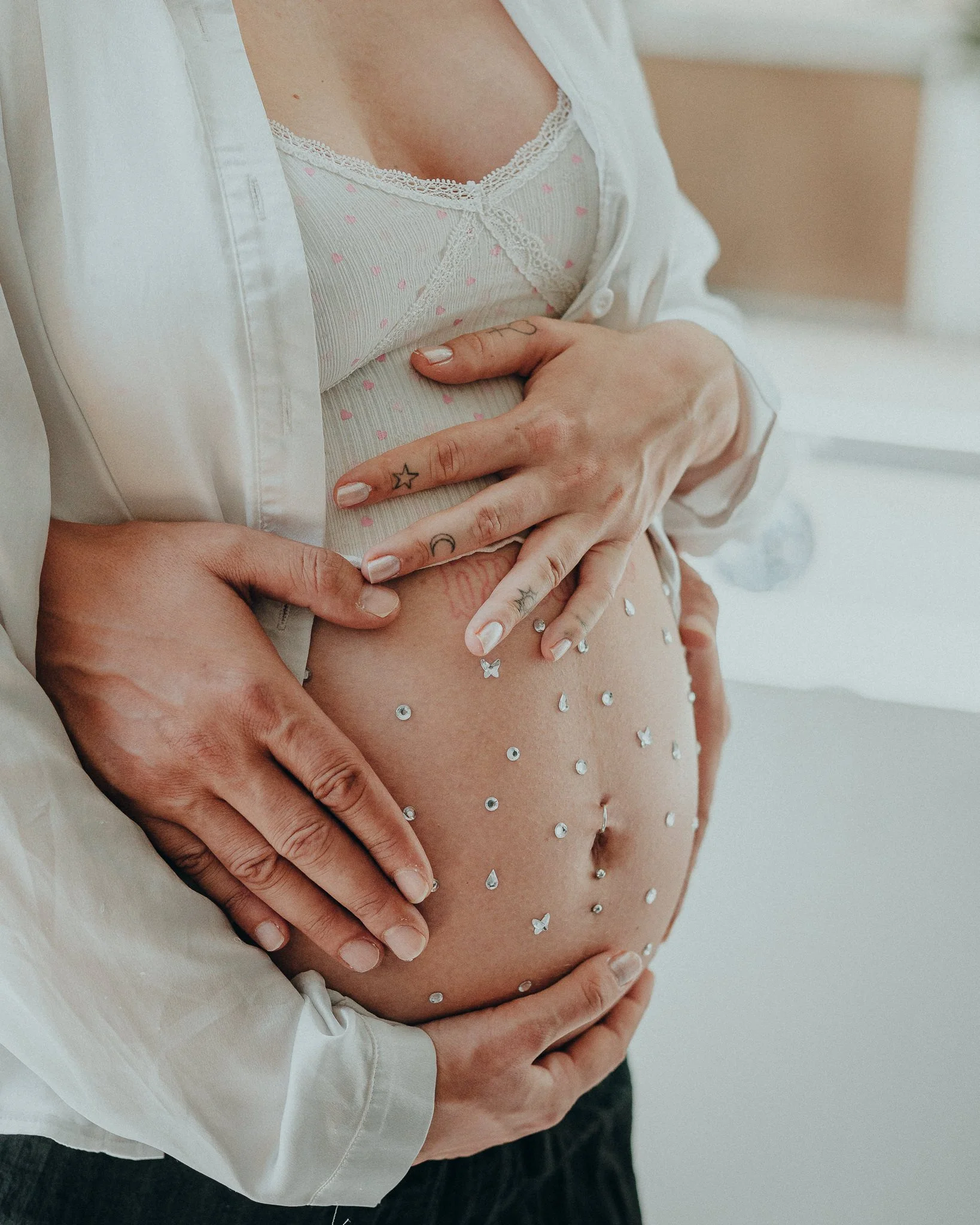 portraitmaxi-Homeshooting-Indoor-Babybauch-13.jpg