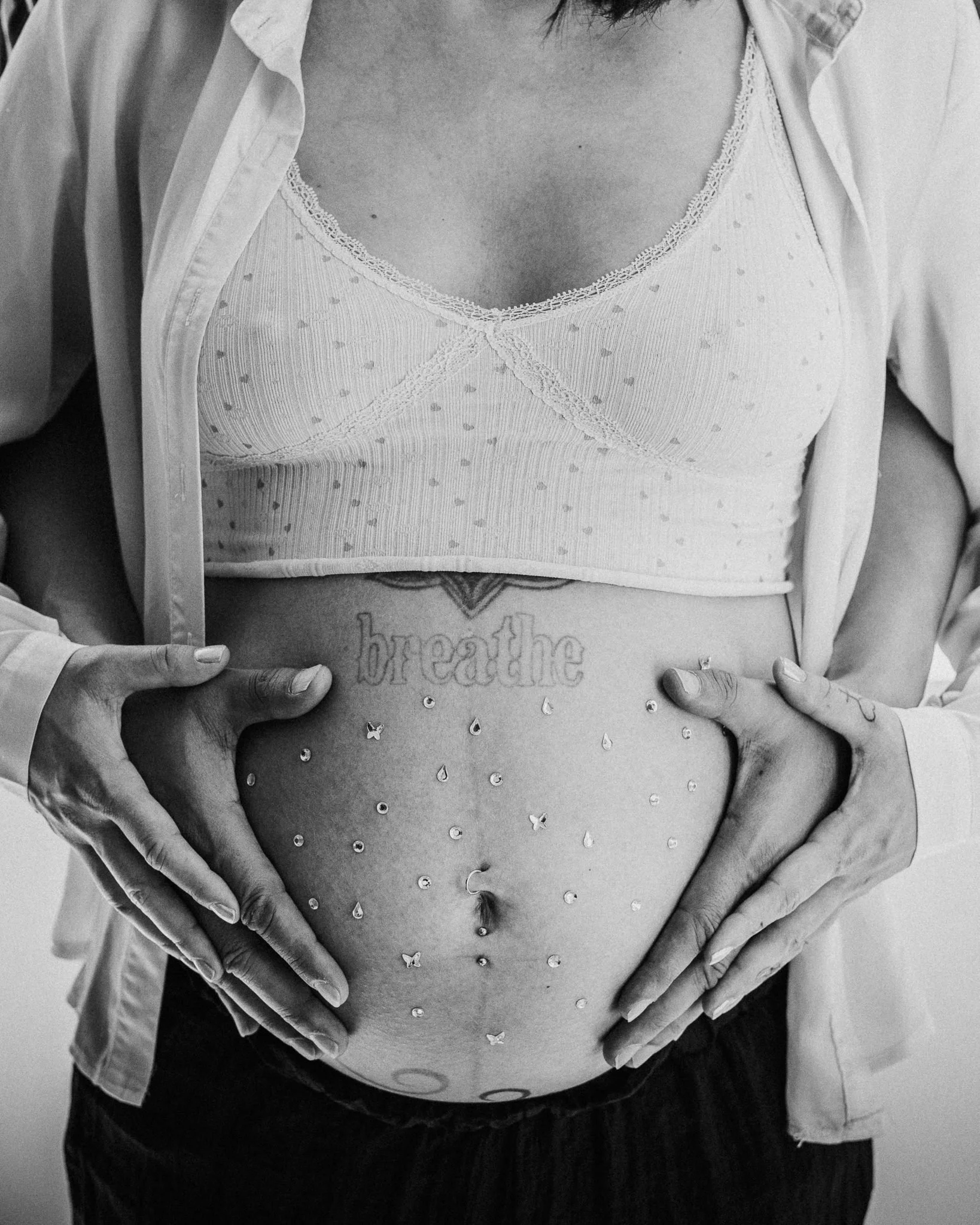 portraitmaxi-Homeshooting-Indoor-Babybauch-02.jpg