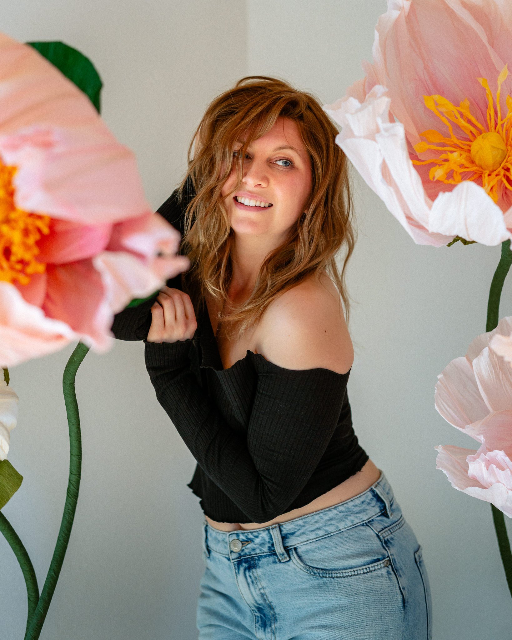 Studio-Shooting zwischen Blumen