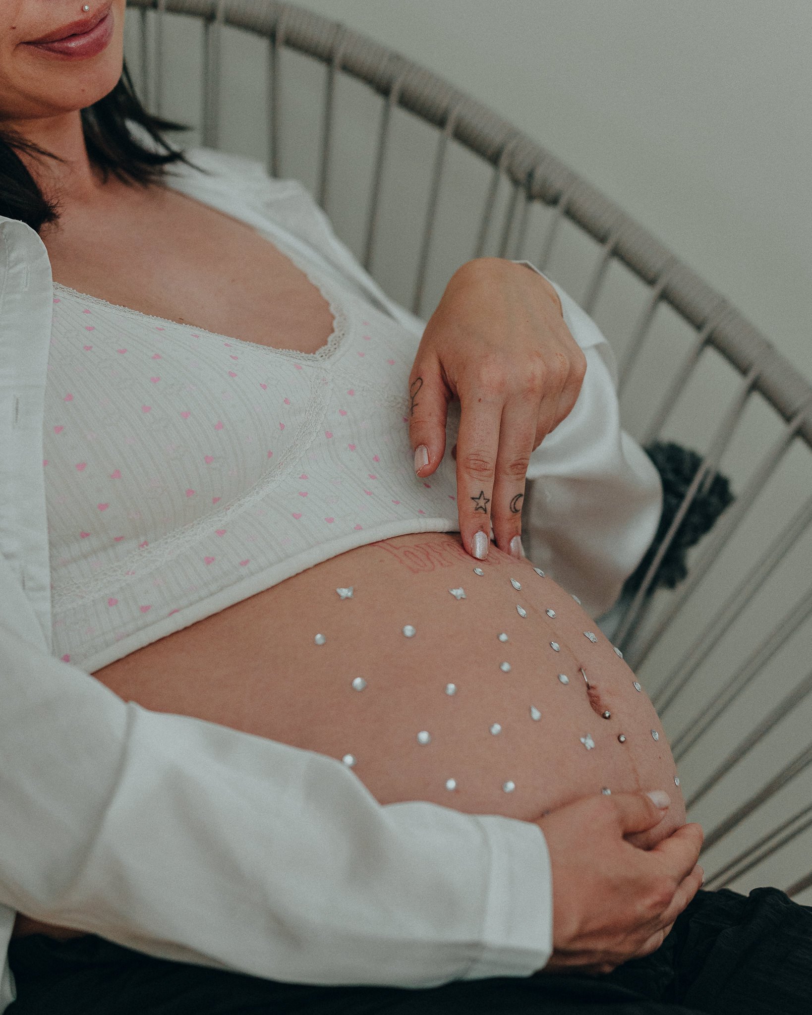 portraitmaxi-Homeshooting-Indoor-Babybauch-63.jpg