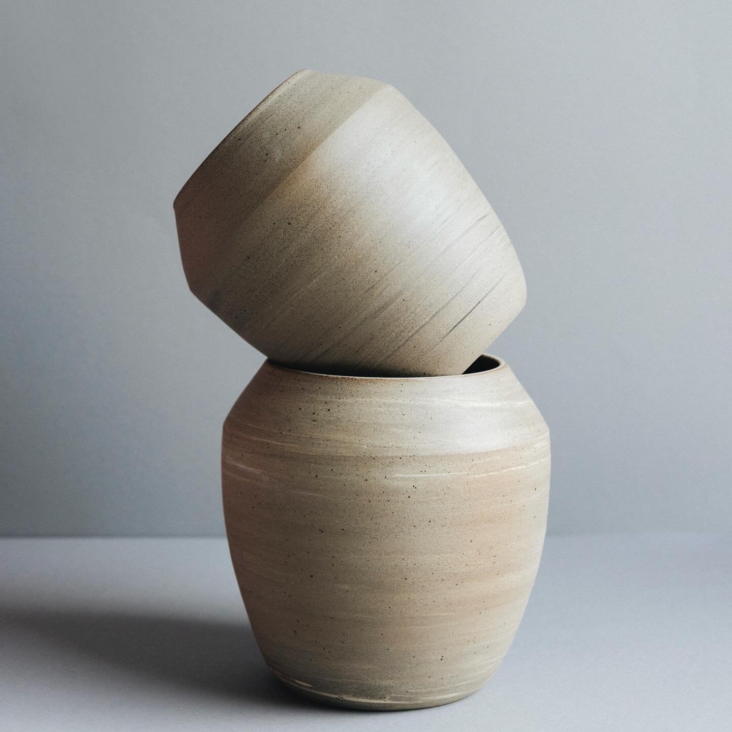 Vases. 

Made of reclaimed clay, glazed on the inside, left raw on the outside.

Come by my atelier @bahnwaerterthiel and get an advent present for yourself and your loved ones! I&rsquo;m there every Friday, Saturday and Sunday from 14-21. :)

📸 @fr