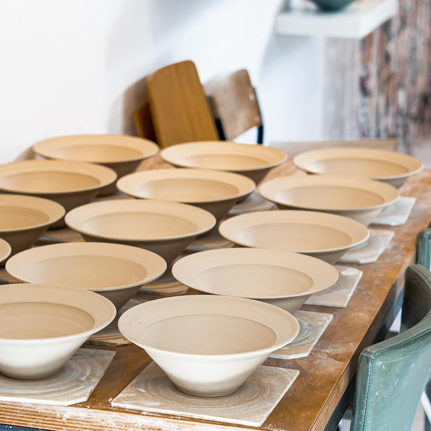 Making. Making. Making.

Countdown to Christmas! Doing my best to finish all of your orders on time. 

Looking forward to seeing you in my Workspace @bahnwaerterthiel every Friday, Saturday and Sunday until then&hellip;

📸 @thanapatschuell for @june