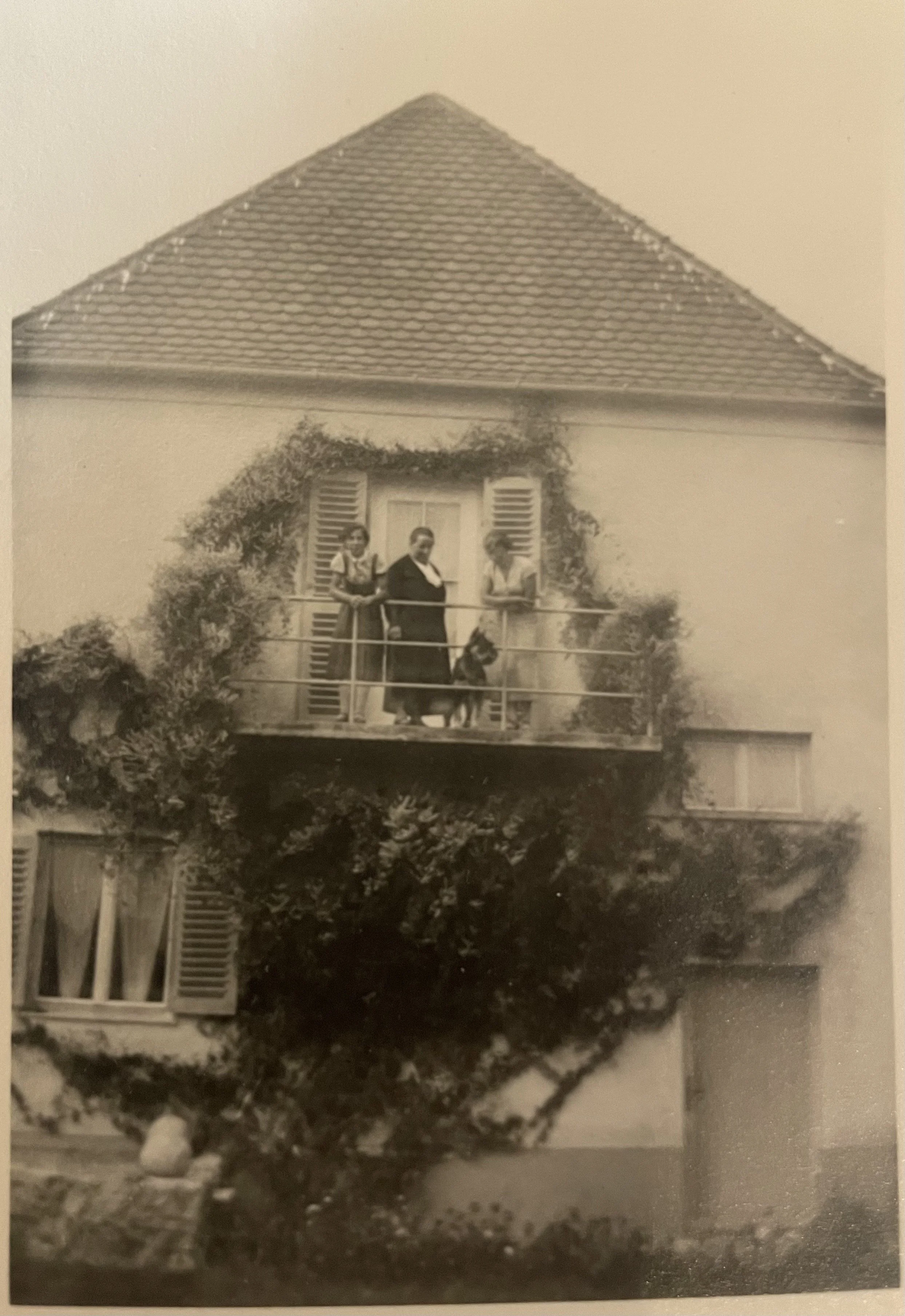 Einzug der Familie in das neugebaute Kaffeemühlenhaus in Sendling