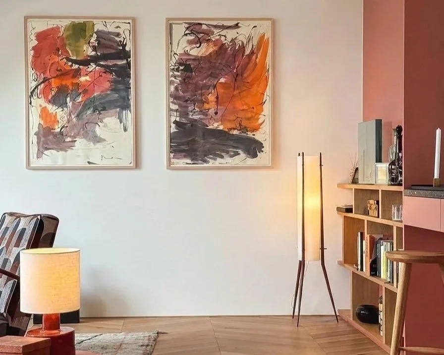 Das Interior Konzept dieses Wohnraumes mit offener Wohnküche wurde von BAND-Architektur in warmen Farben gestaltet