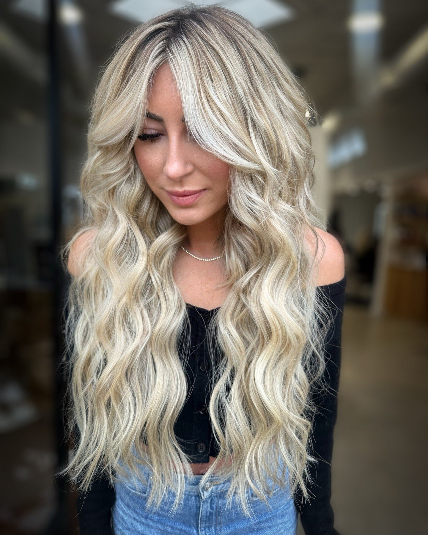Elevate your blonde game with IBE!⁠
⁠
@madame_manetained installed 3 rows of @invisiblebeadextensions by blending 12 @maneandstitch wefts in dreamy hues of Jashita + Luna + Tulum + Azulik, along with a full highlight to brighten this babe up!🌟⁠
⁠
Vi