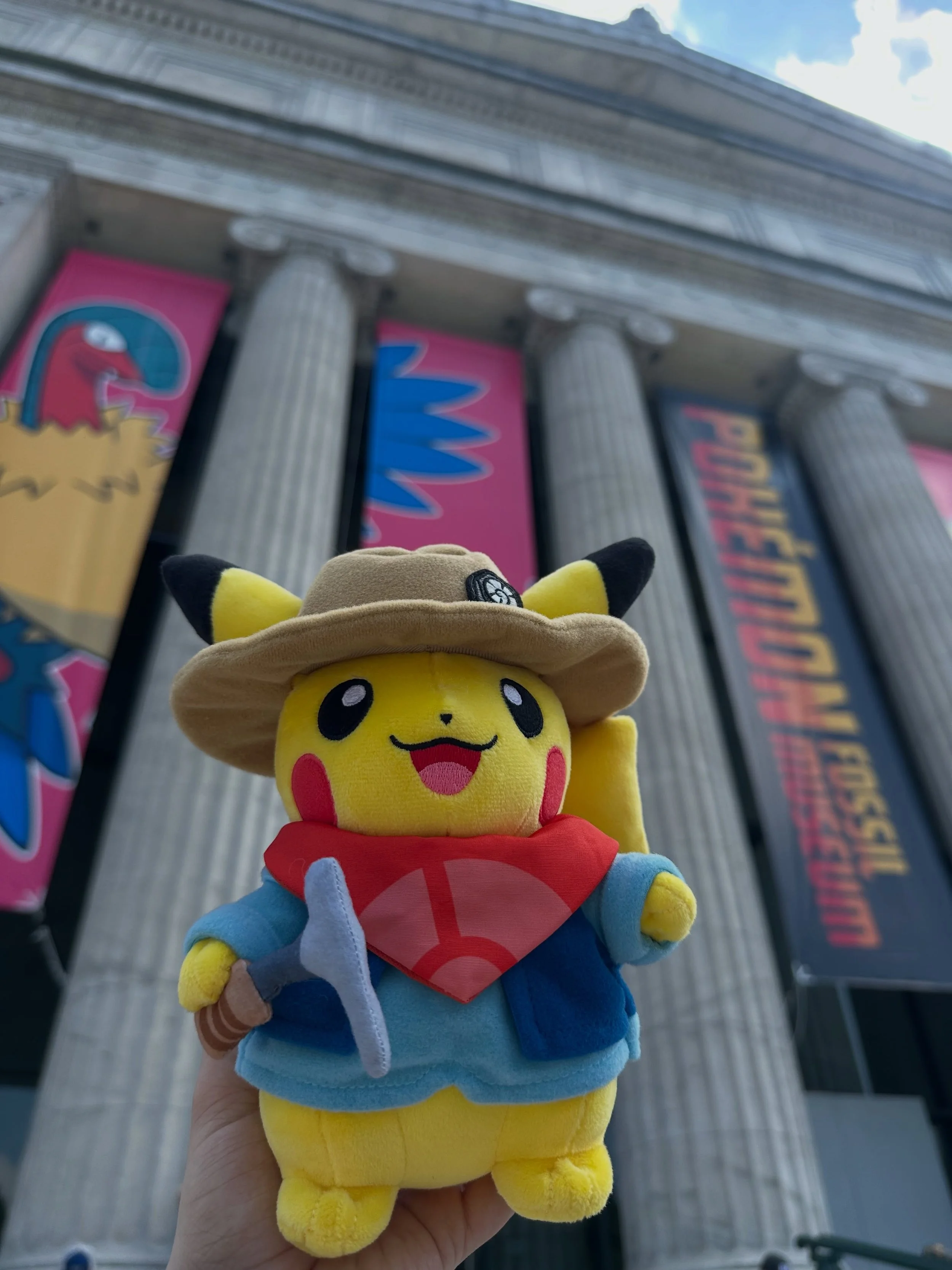 Lovely day at @fieldmuseum checking out the Pok&eacute;mon Fossil Museum 🦴🦖 
So fun to visit with @auralaur67, @curlyswirlymaria &amp; @bearded.senpai8! 

#pokemon #pokemonfossilmuseum #fieldmuseum #pokemonlifestyle