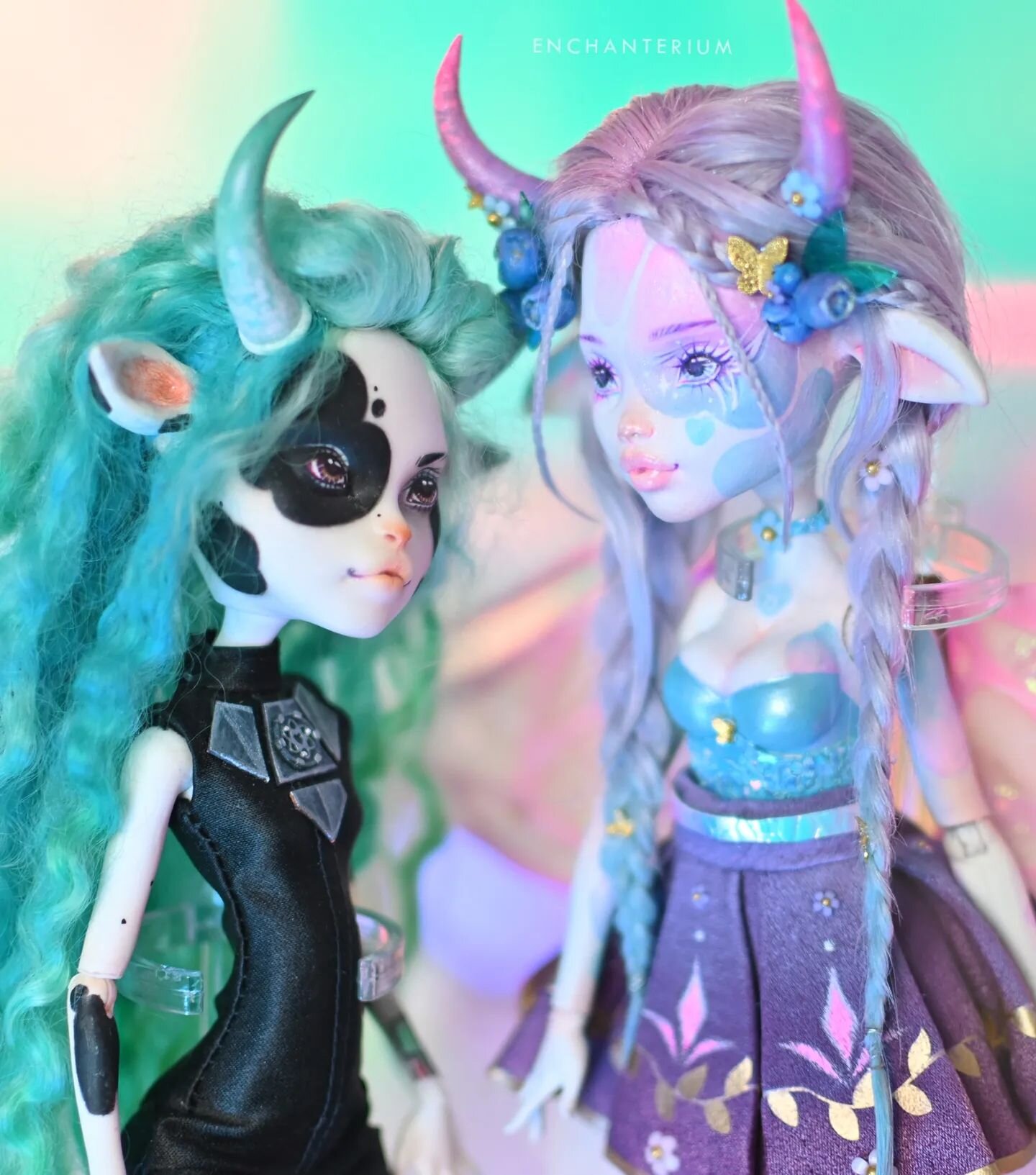 Cows. On Earth, they might be just cattle. But in... space space space space... they are the most advanced race there ever was! 
Tzula and her sister Taurus! Hope you like them! 🐄✨️
#doll #dollooakrepaint #dolltaurus #dollzodiac #zodiac #zodiacchara