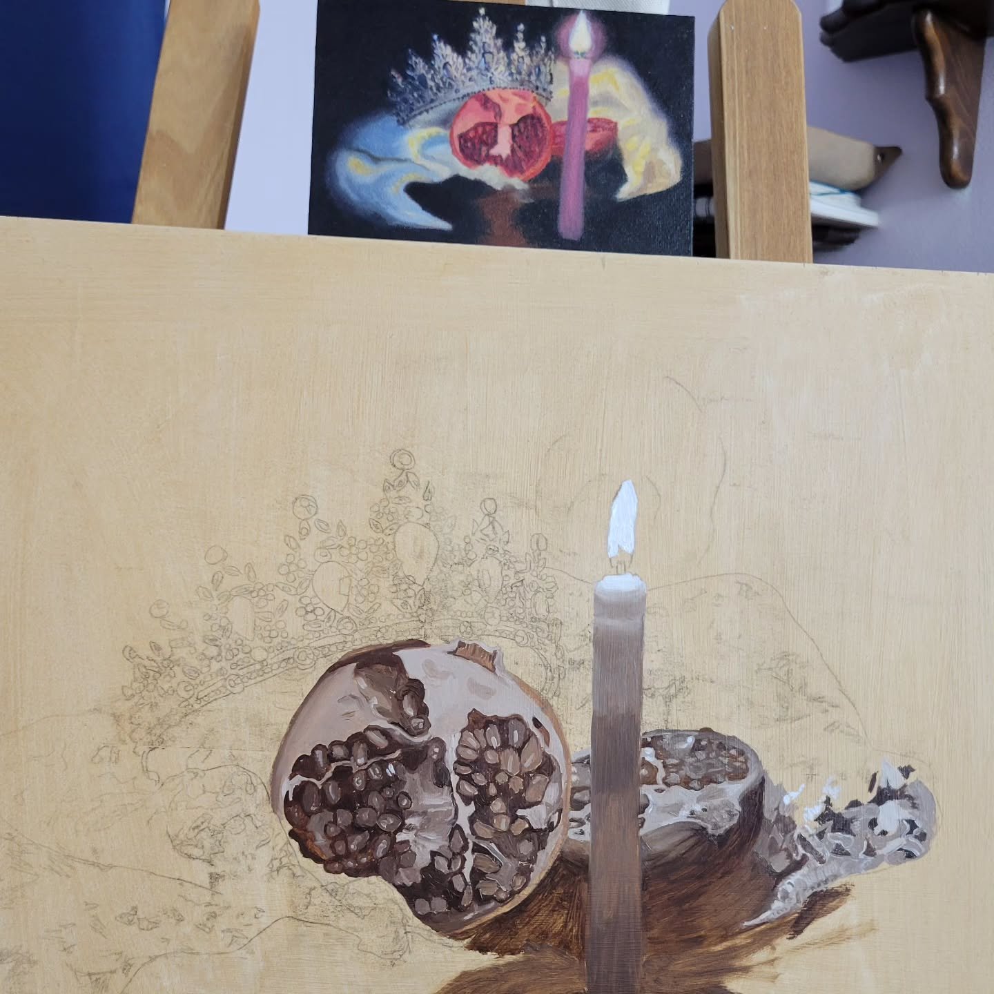 The color study with the beginning of the grisaille 💜✨️

#oilpainting #wip #workinprogress #persephone #stilllife #themythofpersephone #goddessenergy #traditionalart #grisaille #persephonestilllife #pomegranate #pomegranates #blackcrown #persephones
