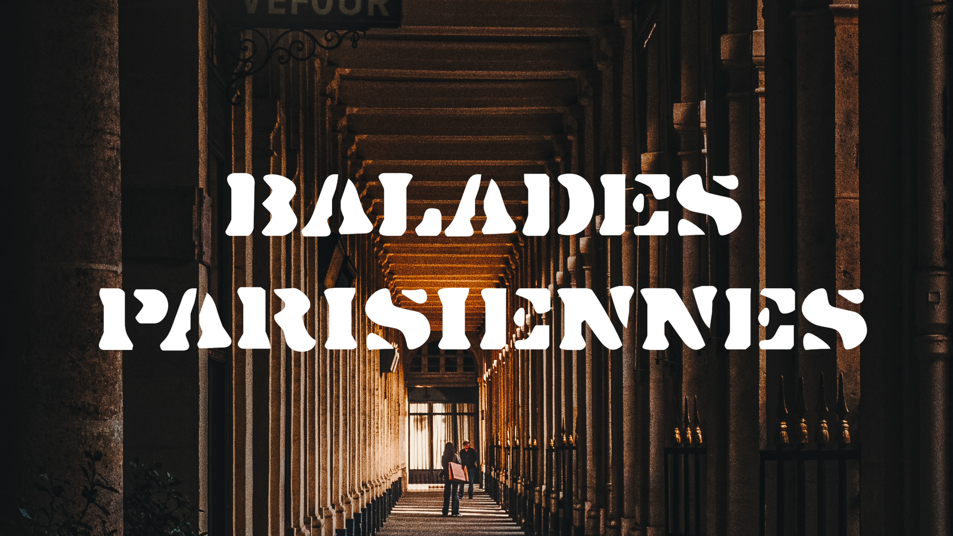 Bannière de la collection de photographies d'art Balades Parisiennes : vue en perspective sous les arcades du Palais Royal à Paris