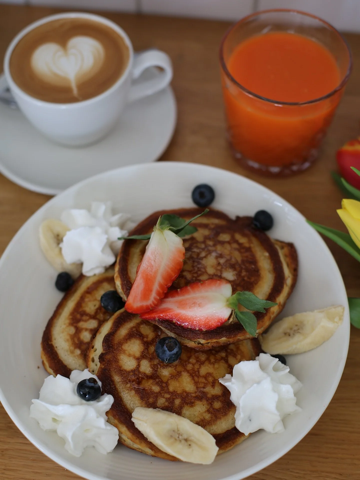 Aamiainen saa viikonloppuna erityishuomiota. 🥞✨
Pannareita, munakokkelia ja aamiaissettej&auml; tarjolla meill&auml; aina lauantaisin ja sunnuntaisin💛

Tervetuloa herkuttelemaan!