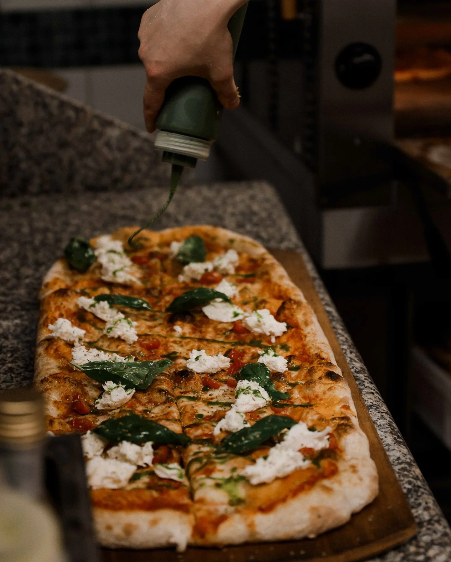 Perjantain pizzalounasperinne jatkuu🍕

Kuten aina, tarjolla on kaksi palaa roomalaista pizzaa ja raikas sivusalaatti- t&auml;ydellinen startti viikonlopulle🙌🏻