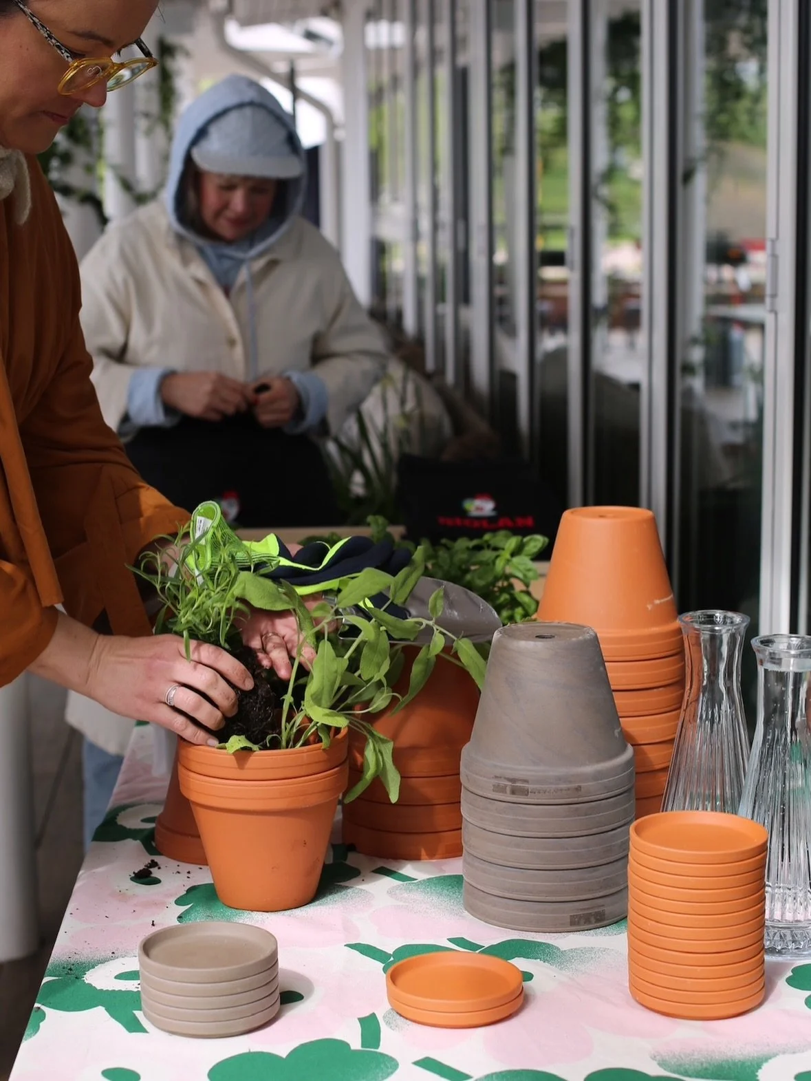 ☘️ ARVONTA! Voita paikka Biolan x Carusel -istutusworkshoppiin sinulle ja avecille.

Milt&auml; kuulostaisi kev&auml;inen ilta meren &auml;&auml;rell&auml; yrttien, istutusinspiraation ja Caruselin pizzan parissa? Biolanin istutusworkshop j&auml;rjes