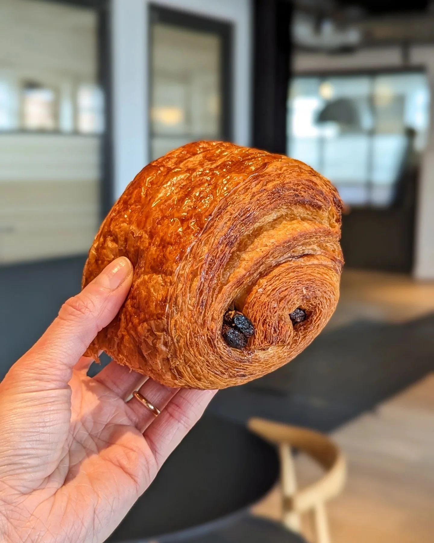Get yourself work pals who bring you pastries @chromagb 🥐

It may be a cliche but the people you surround yourself with really are important. Every 3rd Thursday of the month I spend the day co-working with my @the_northern_affinity pals in Leeds. It