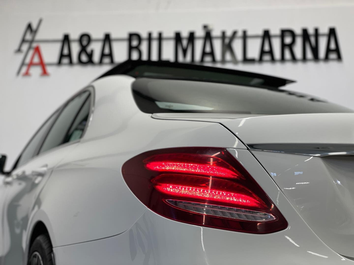 Nyinkommen Mercedes-Benz E220 AMG Sport fr&aring;n 2017 med all utrustning man vill ha! 

📞 031-7070800
✉️ info@aabilmaklarna.com