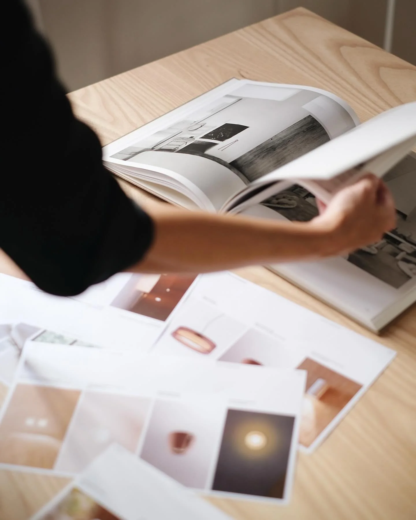 Estudiando opciones y seleccionando Iluminaci&oacute;n t&eacute;cnica y decorativa para un proyecto en Cadaqu&eacute;s junto al mar 
Obviamente tenemos alguna l&aacute;mpara de @tunds.es