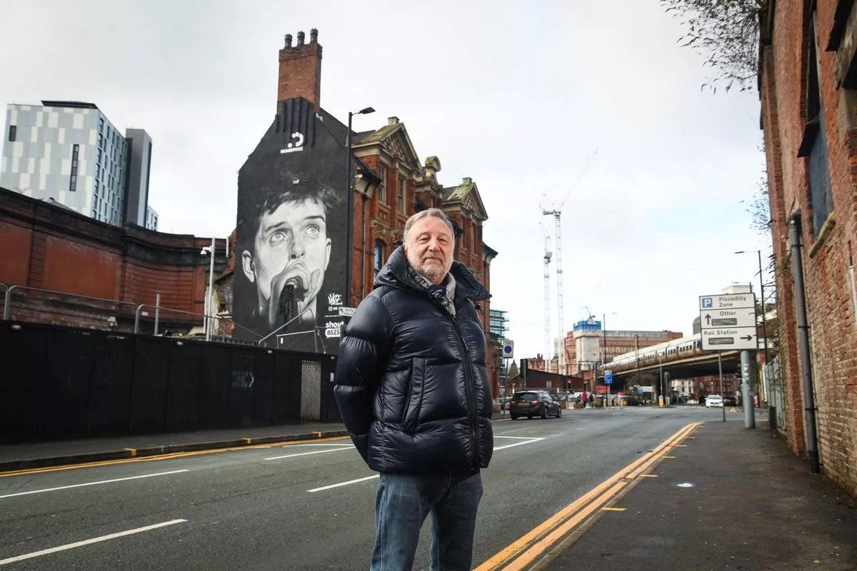Peter Hook Headstock Gig Raises £18,500