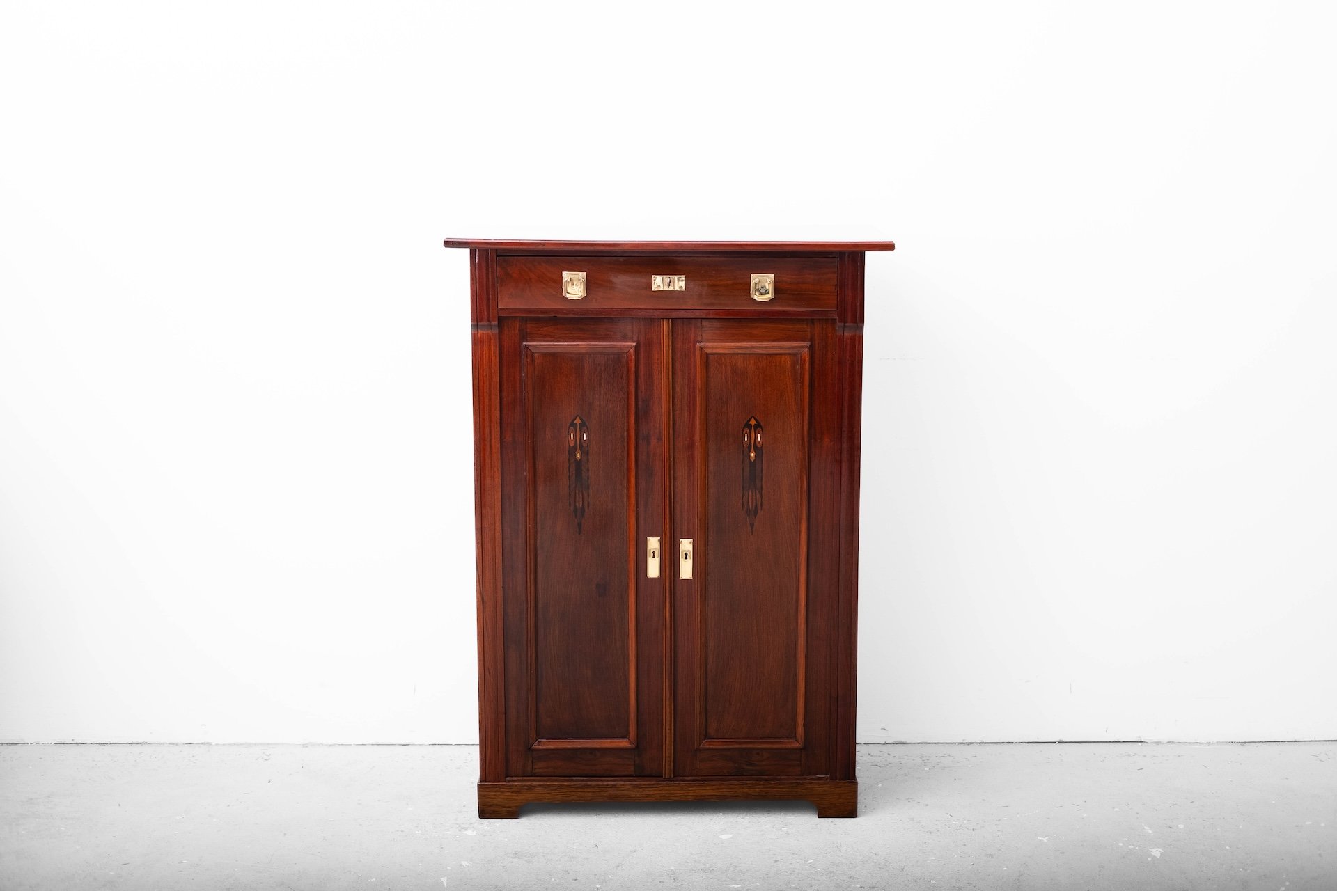 Original Jugendstil Vertiko/Kommode, Entwurf/Ausführung: Unbekannte Kunstmöbeltischlerei (Wien, um 1905)