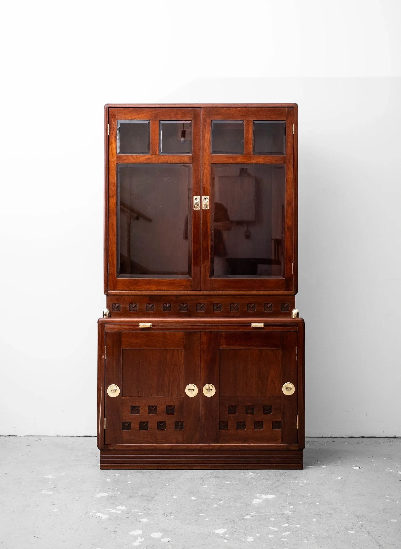 Original Jugendstil Bücherschrank, Entwurf: Joseph Maria Olbrich zug. (um 1900), Ausführung: Unbekannte Werkstätte (um 1900)