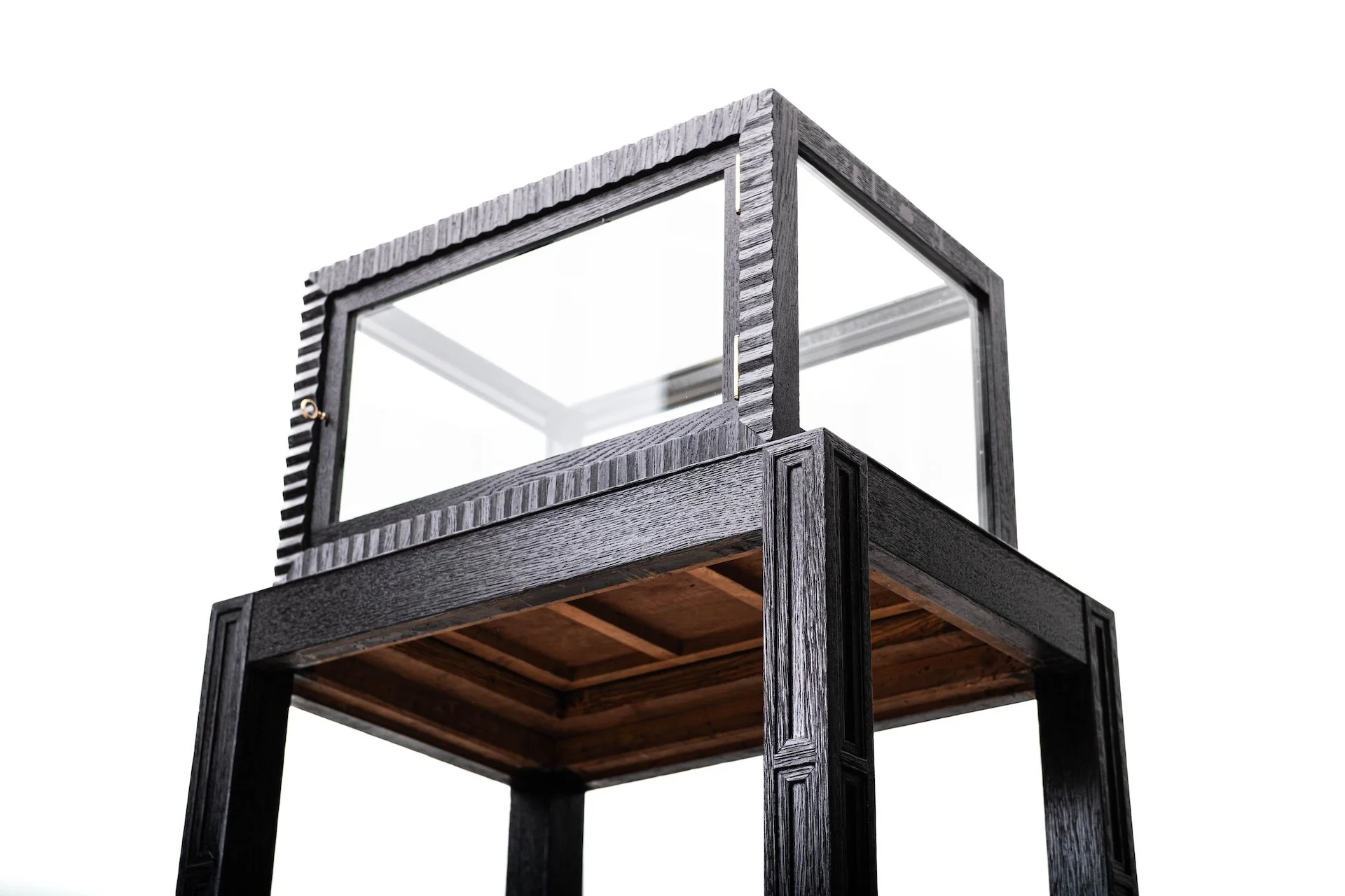 Original Jugendstil Tischvitrine, Entwurf: Hans Bolek (Schule Prof. Josef Hoffmann, Wien, 1913), Ausführung: August Ungethüm (Wien, 1913)