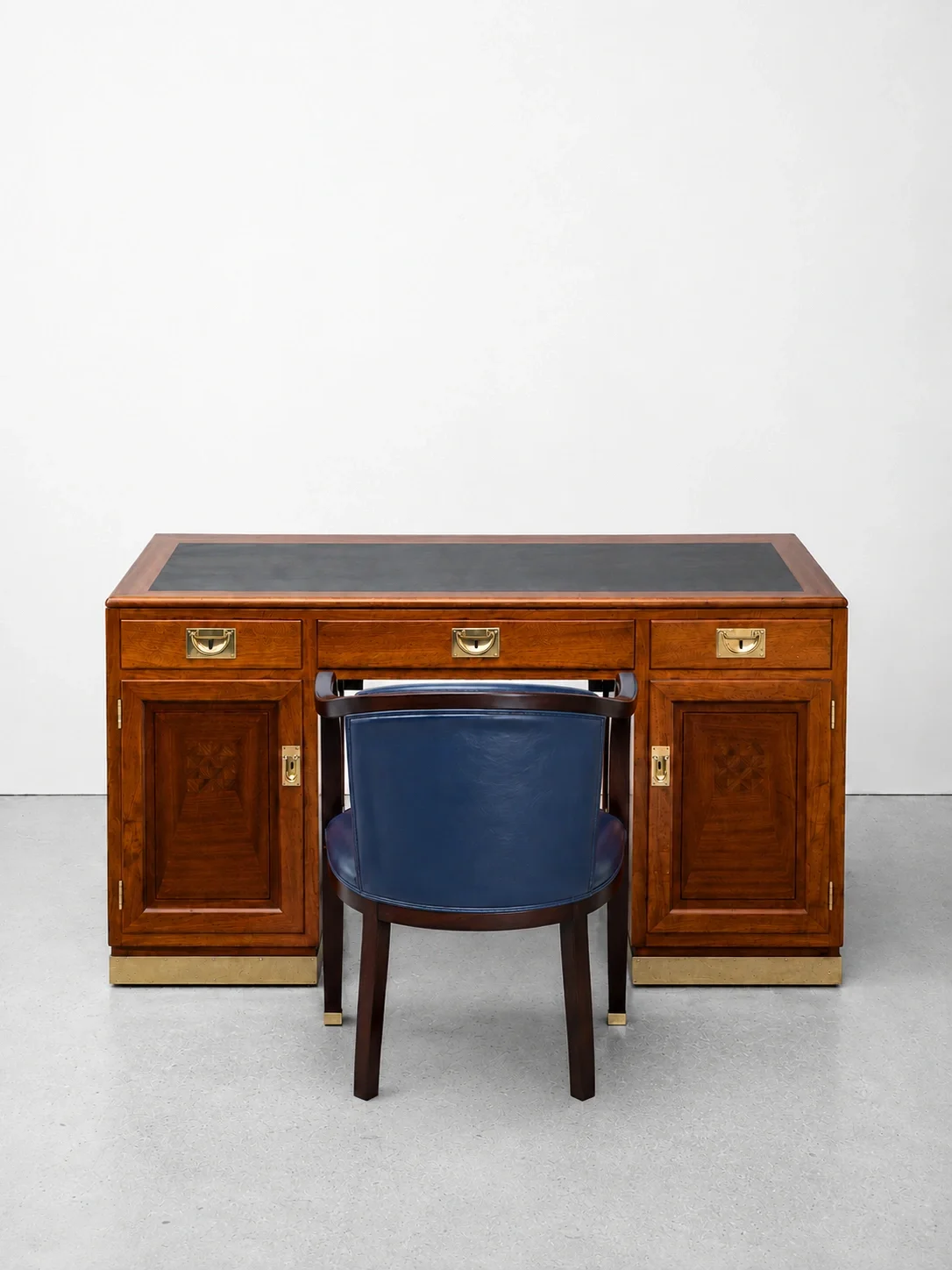 Original Jugendstil Herren-Arbeitszimmer (Schreibtisch, Fauteuil, Bücherschrank), Entwurf & Ausführung: Julius & Josef Herrmann (Wien, 1911) für Architekt Maximilian Rossipaul