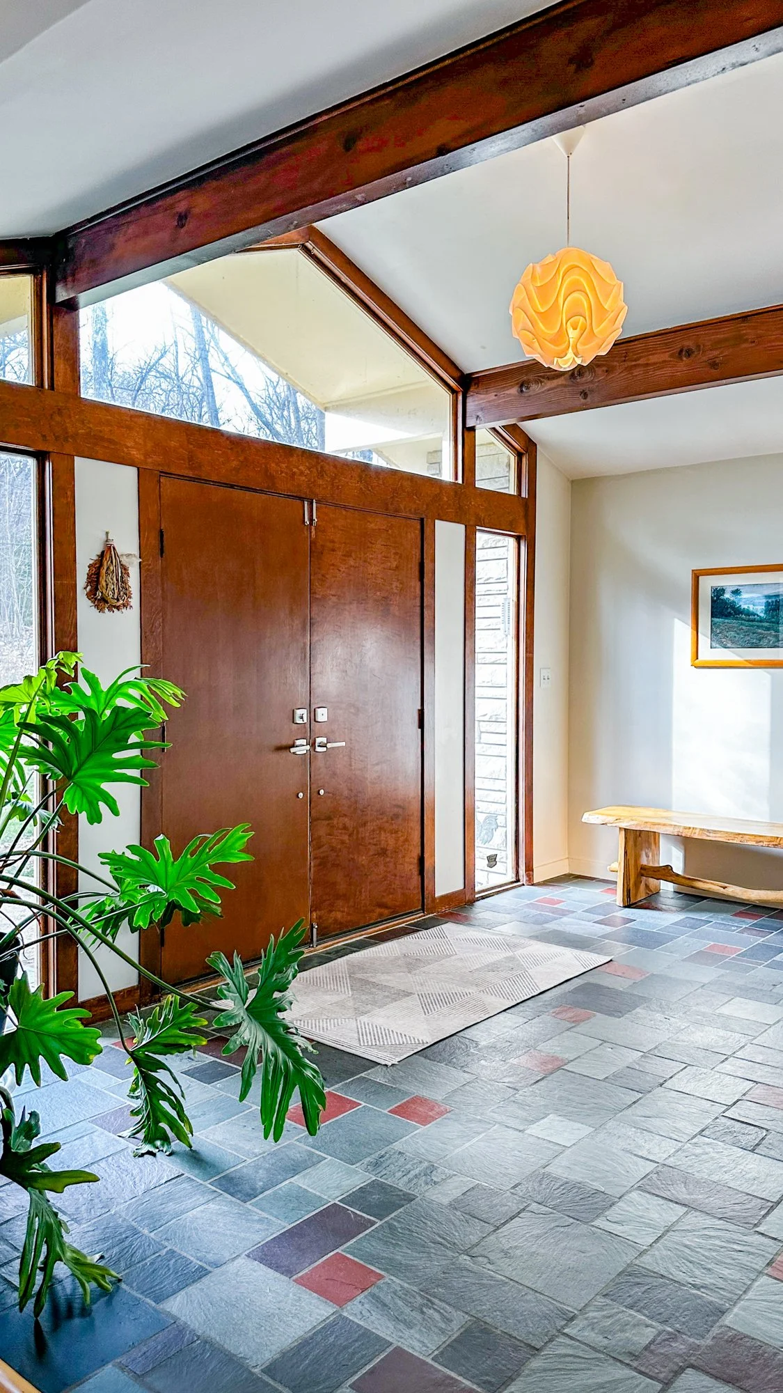 Entrance to Bellevue home 5.jpg