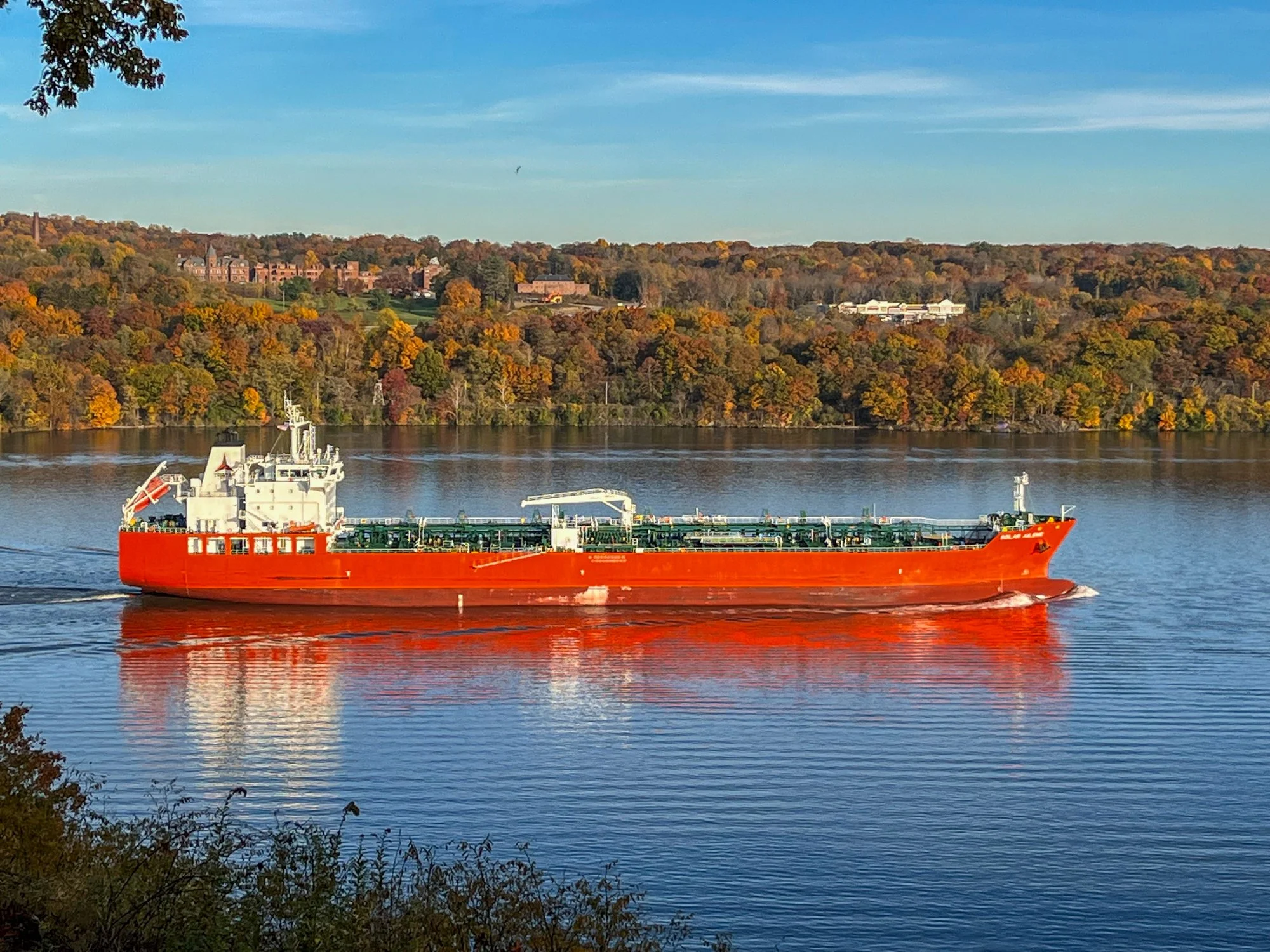 A barge passing by on the Hudson River.jpg
