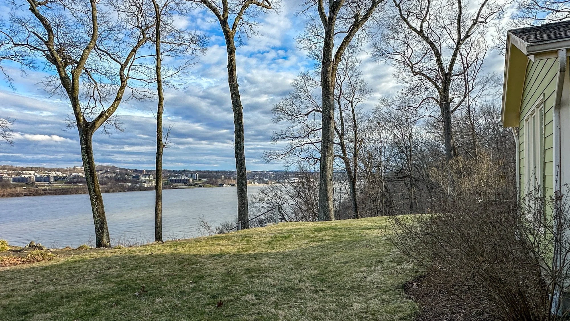 Back of Bellevue house proximity to the Hudson River_.jpg