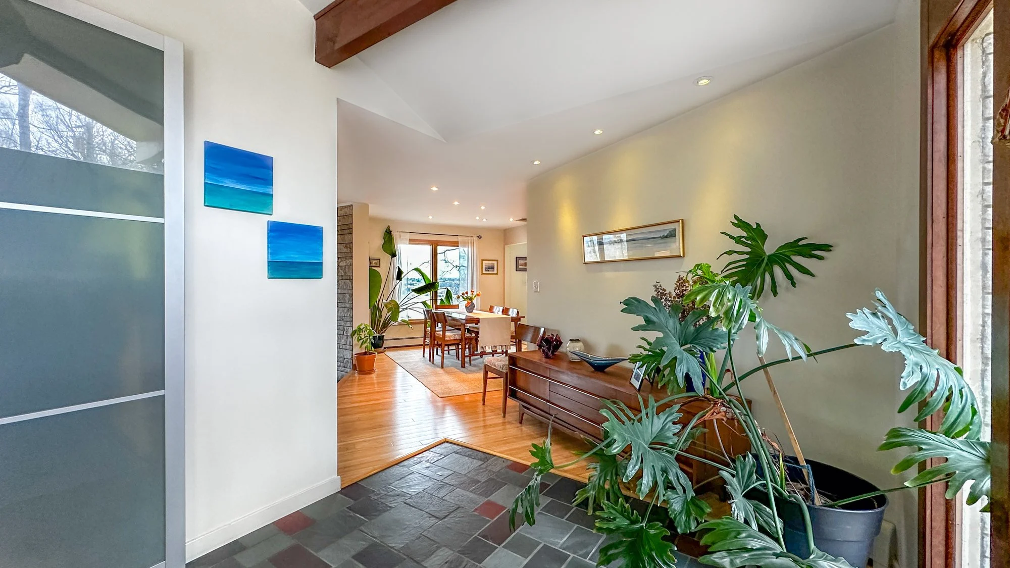 Entrance to Bellevue home.jpg
