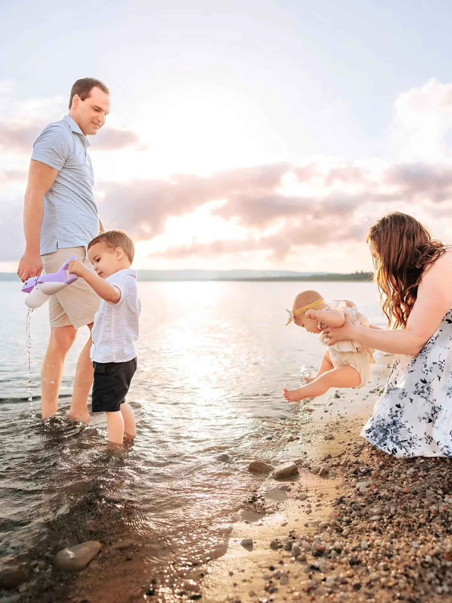 Sunrise mornings with the Kilbourn Family are always the sweetest way to start the day 💕