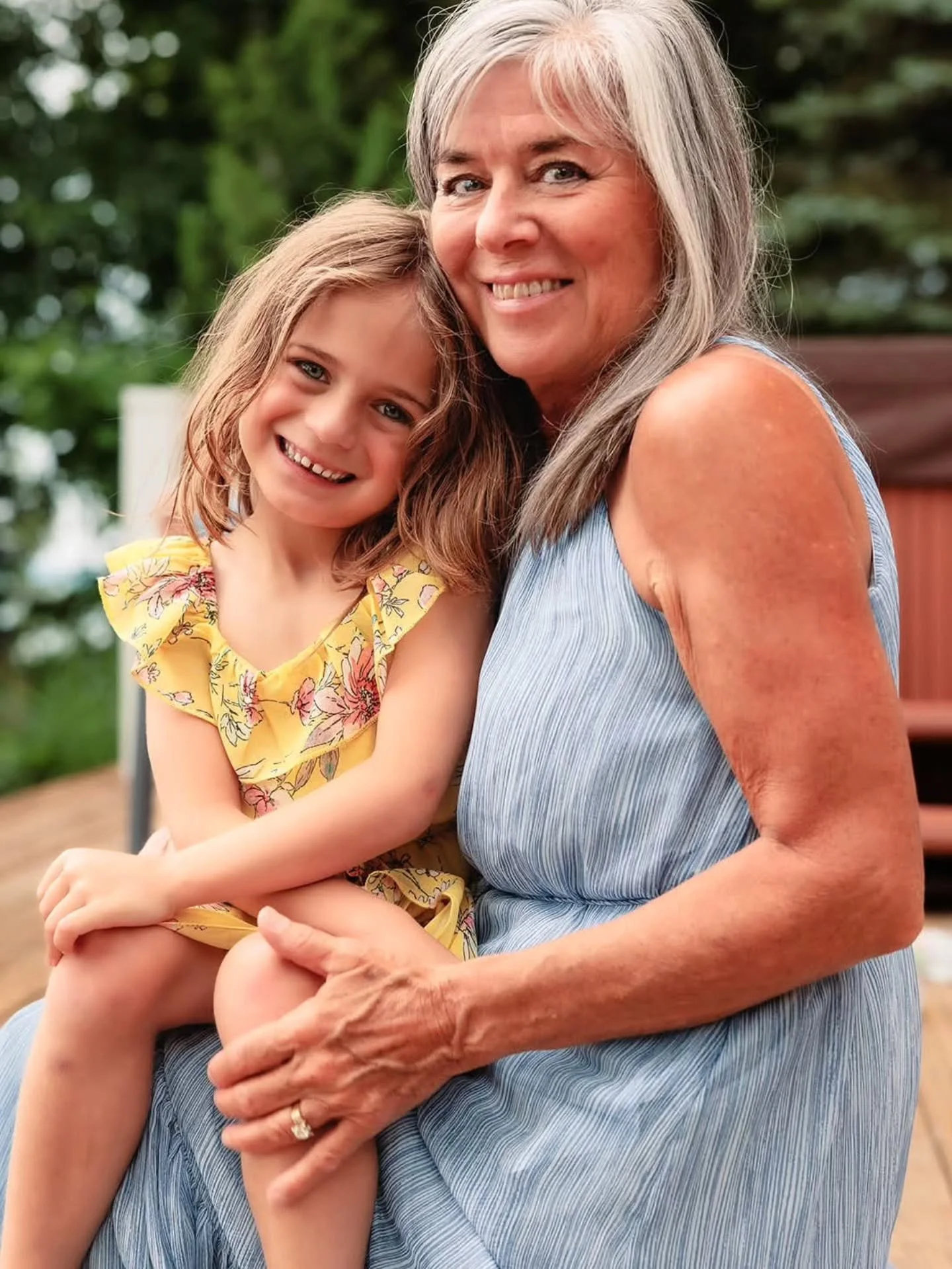 There is truly no better way to remember your vacation than to have a family session with everyone together at your vacation rental 🥰