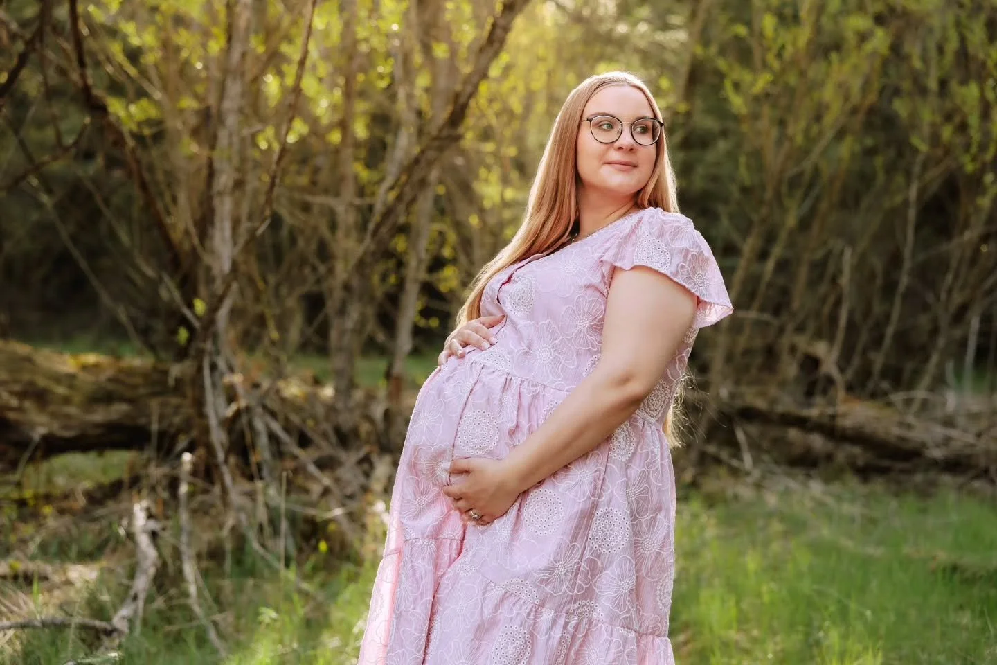 I have been so terrible when it comes to keeping up with posts lately! So sharing some of the sweetest maternity photos to brighten up your feed on a gloomy day❤️