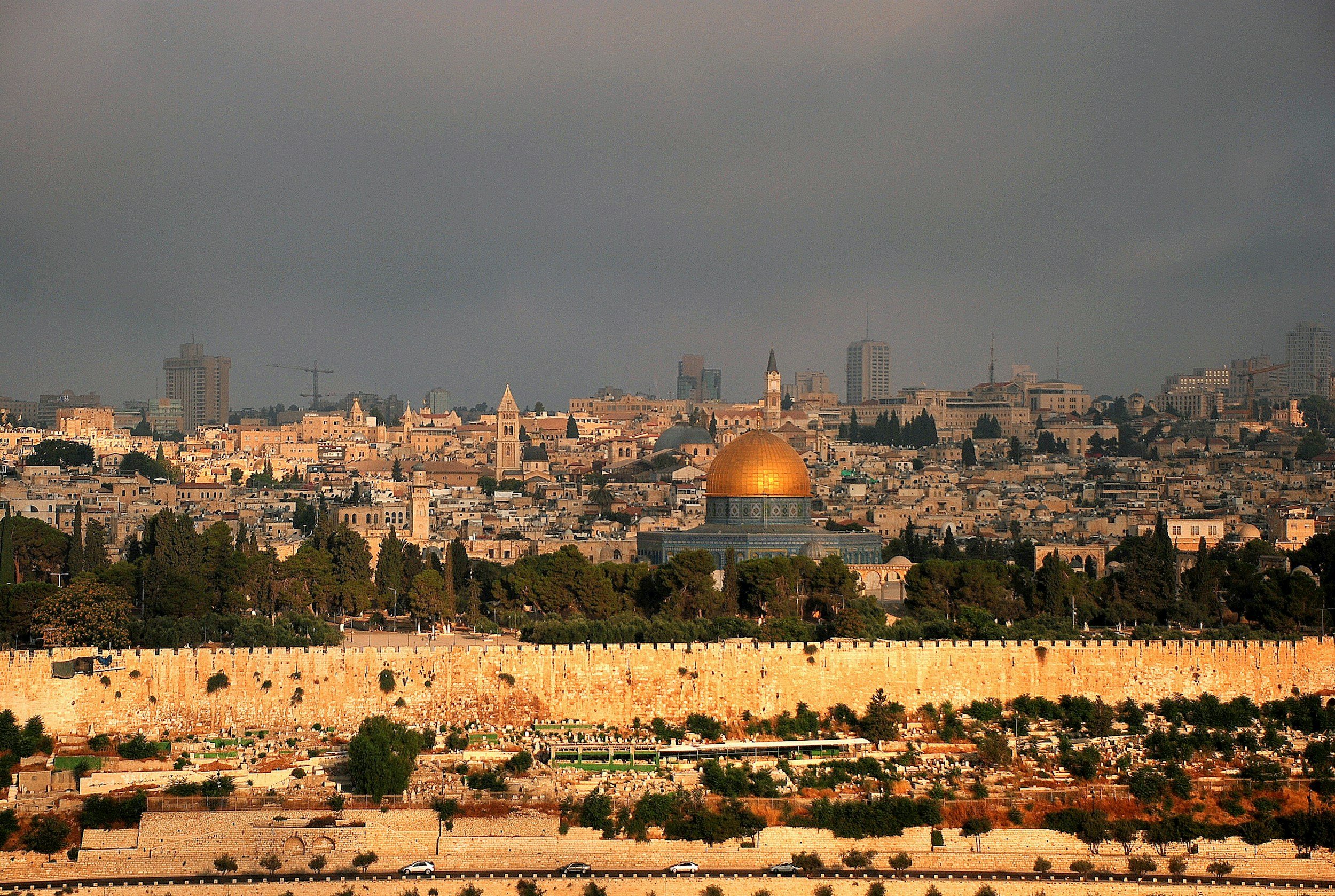 Between Two Temples: Biblical Theology and the Fundamentalist Temptation to Withdraw