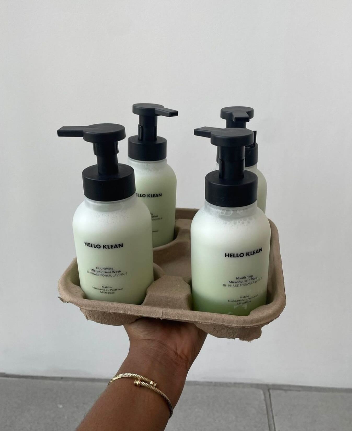 Did somebody order a Matcha...Nourishing Micronutrient Wash? 🍵⁠💚

@helloklean&rsquo;s Nourishing Micronutrient Wash is packed with Matcha, Microalgae and Niacinamide to soothe and restore the skin barrier⁠, helping to remove hard water residue that