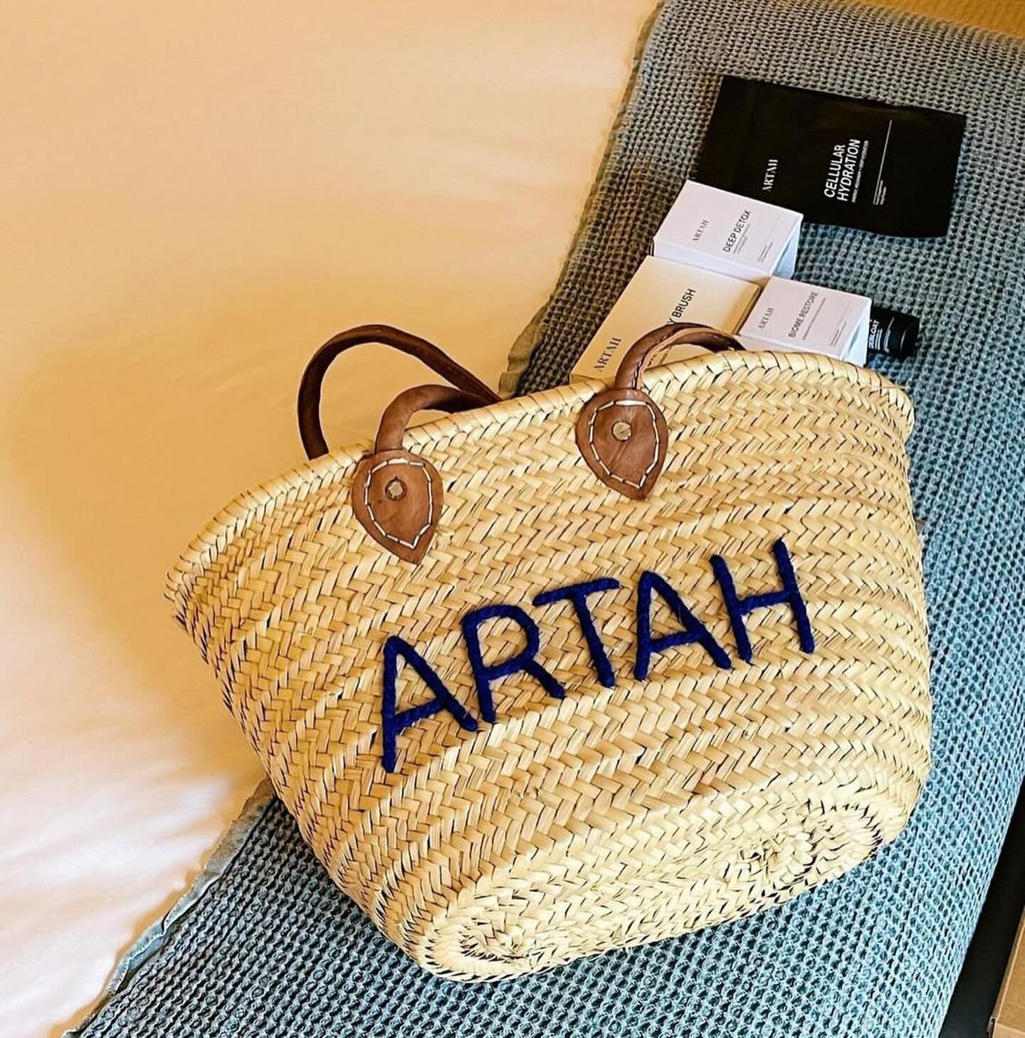 Last week we hosted an intimate group of press at the @artahhealth retreat in the Pyrenees to celebrate longevity and the brand&rsquo;s latest supplement launch, Enhanced NAD+ ⛰️🧘🏼&zwj;♀️🥑

Adopting the ARTAH way of life to the fullest, the group 