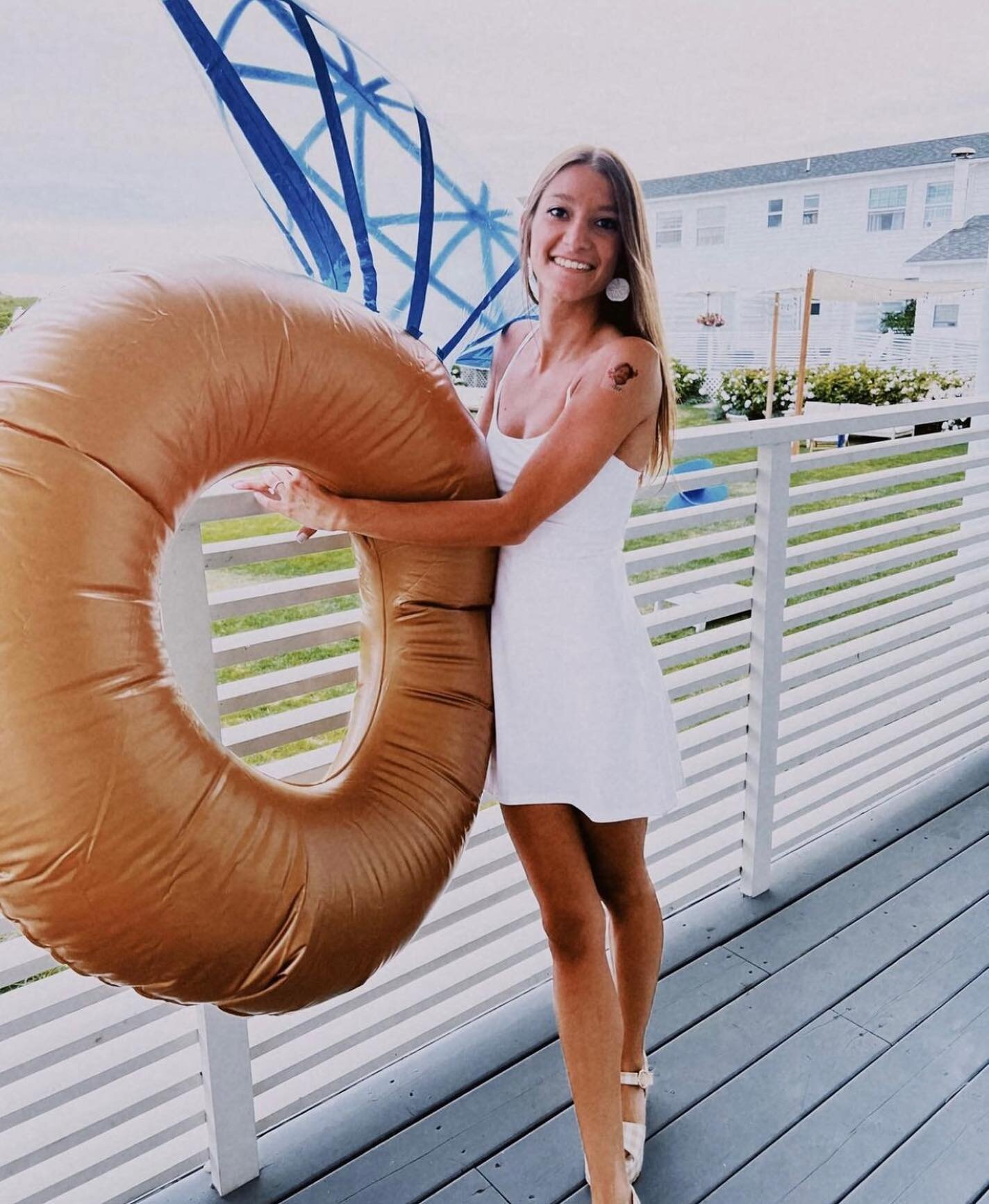 Clay + Oak hit Montauk for a fabulous bride-to-be&rsquo;s bach!

Do you spy with ever so popular Sand Dollar Dangle?? Congrats to the soon-to-be Mrs., @gabrielleaaa! 🤍

xo
Clay + Oak