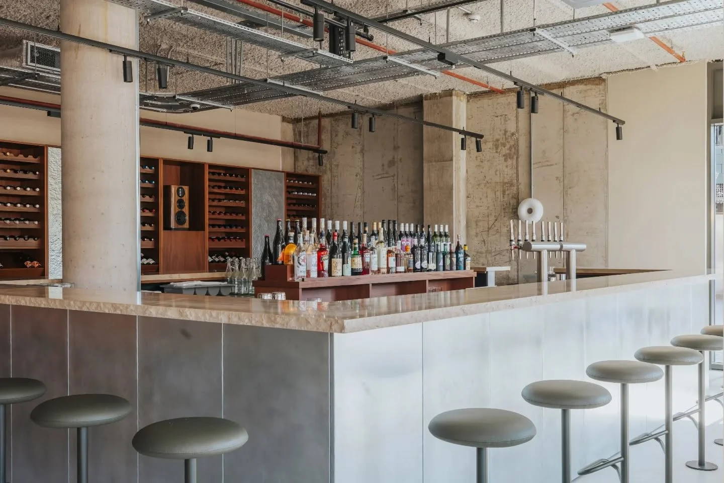 Serpeggiante marble at the heart of @canal_restaurant ✨

Designed with @a_nrdstudio and installed inside @masonfifth, the bar counters were carved in our workshop and finished with a split-face live edge......raw, tactile and built to last.

📸 @cody