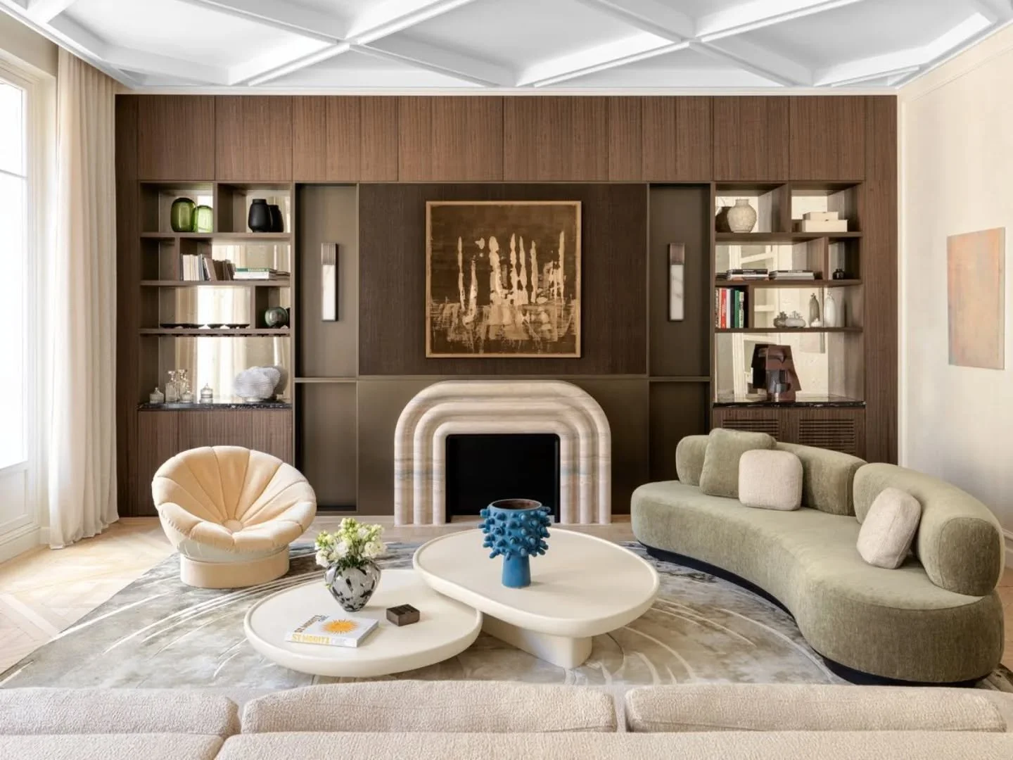 Soft curves and sculptural balance define this Parisian living space 💛 

Combining travertine, wood and fluid forms it creates a dialogue between timeless materials and modern comfort.

The layered geometry of the fireplace paired with organic silho