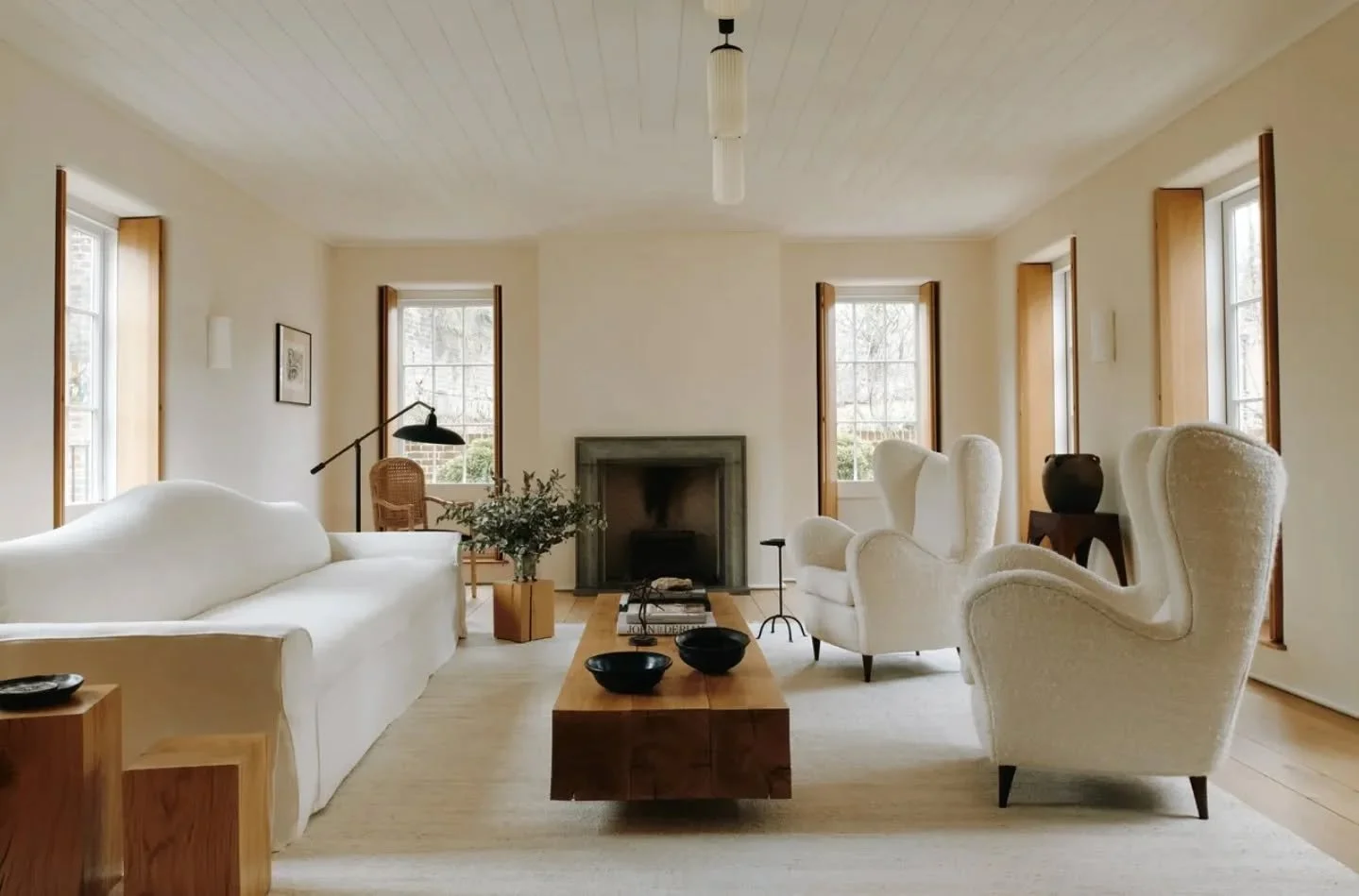 Elegant, calm, and beautifully balanced. This Hampstead home shows how Georgian architecture can be restored with care while still feeling right for today. The muted tones, symmetry, and thoughtful details are exactly the kind of inspiration that sha