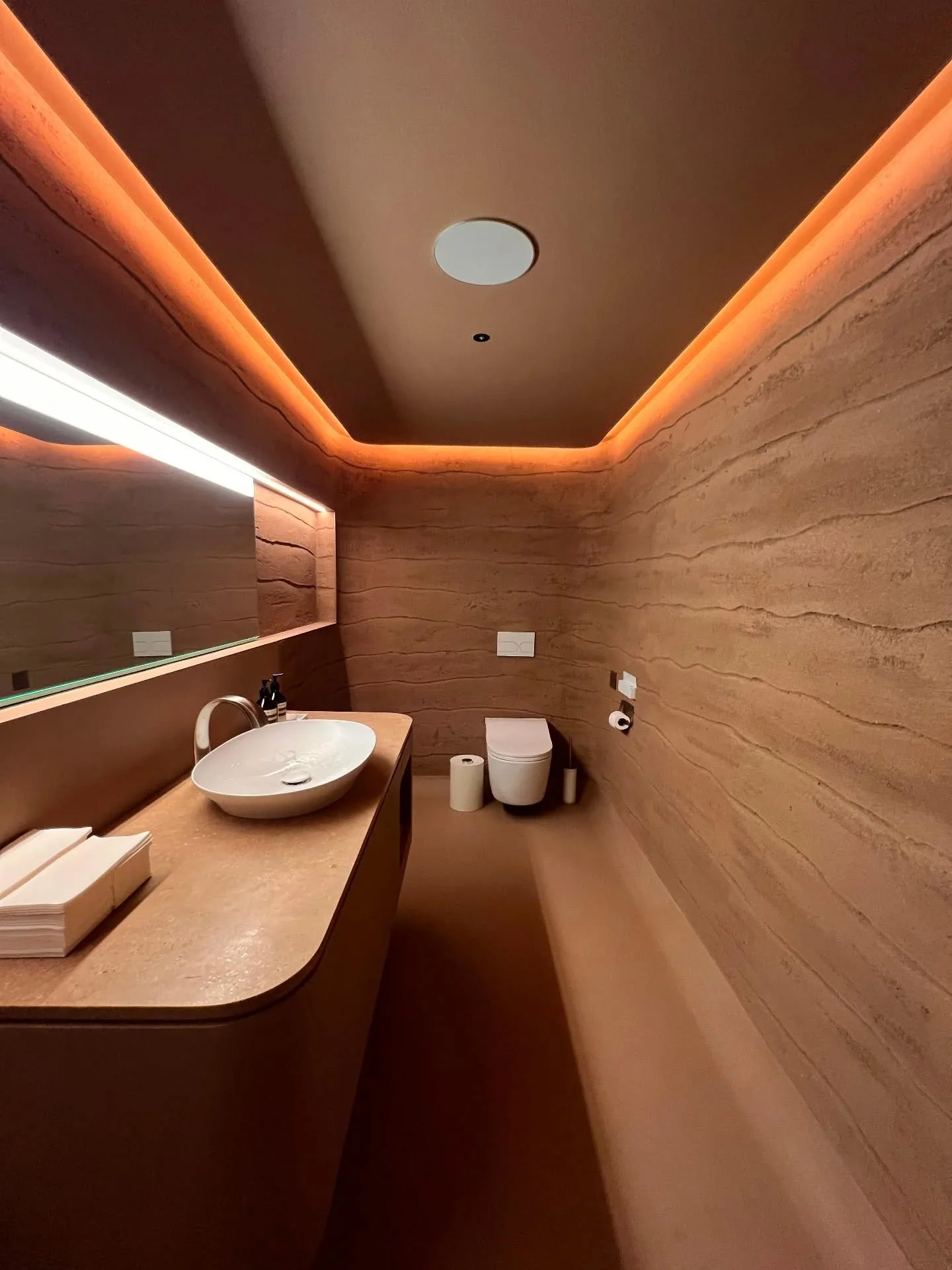 Last week we shared the first completed bathroom within the new TOTO London Gallery &amp; Showroom during Clerkenwell Design Week.

This is the second space that was designed by @squireandpartners for @toto.europe.uk

While the first room explored da
