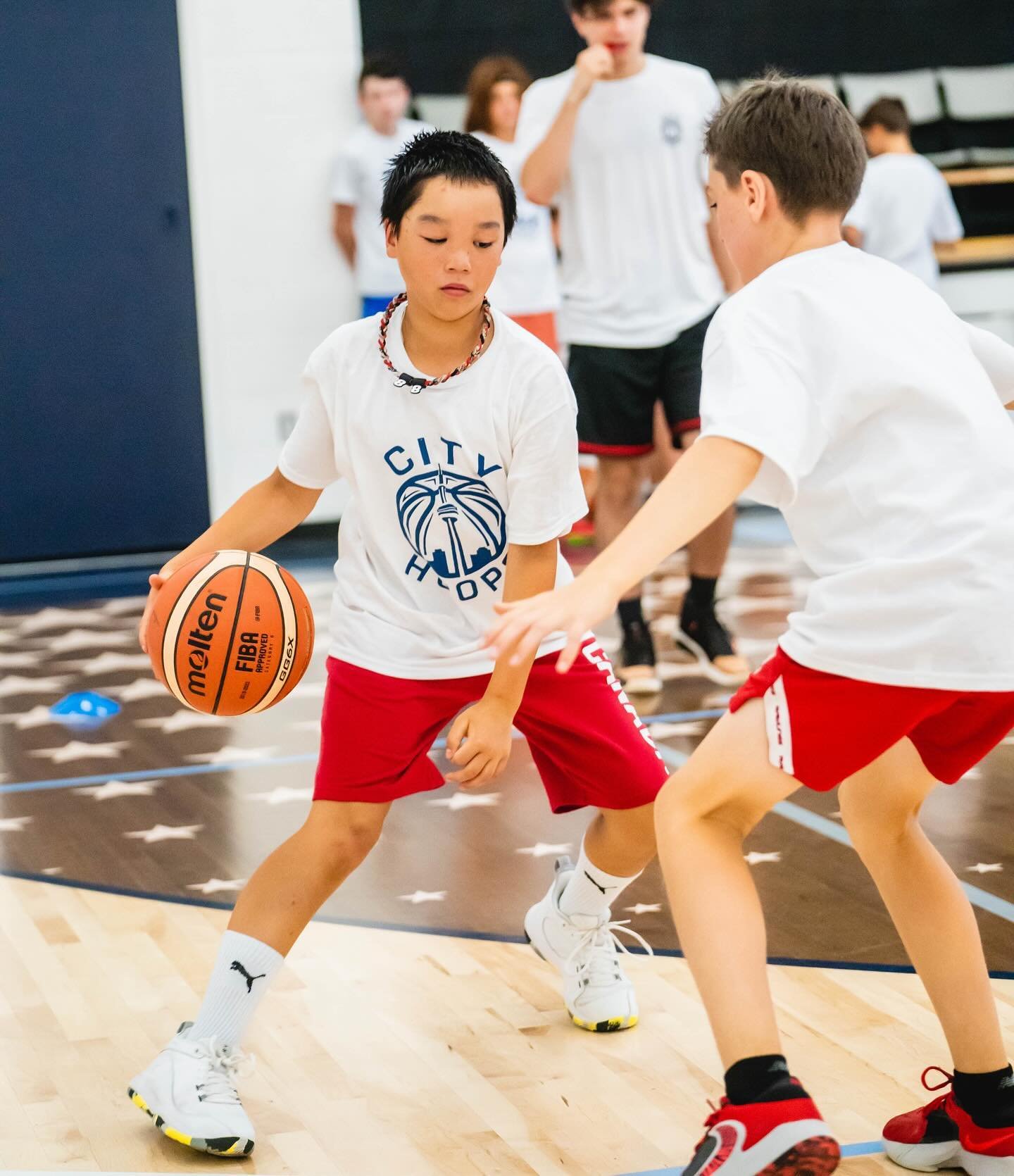 It&rsquo;s never too late to start playing. Our Grade 6-9 Hoops Sessions are for players of all levels.

Hoops Sessions teach players the fundamentals through drills &amp; skills and help apply the skills learned into a game. 

Whether you are a begi